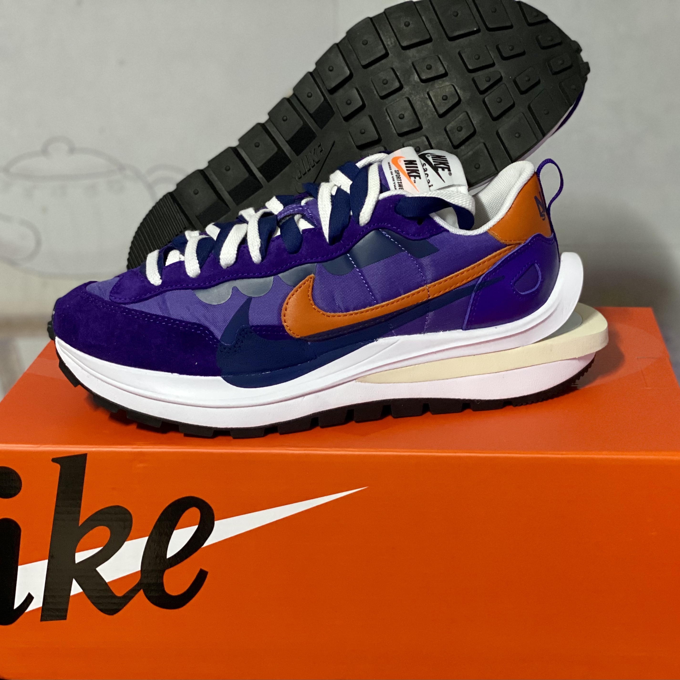 Nike x Sacai VaporWaffle Dark Iris 착용 스타일 - 1
