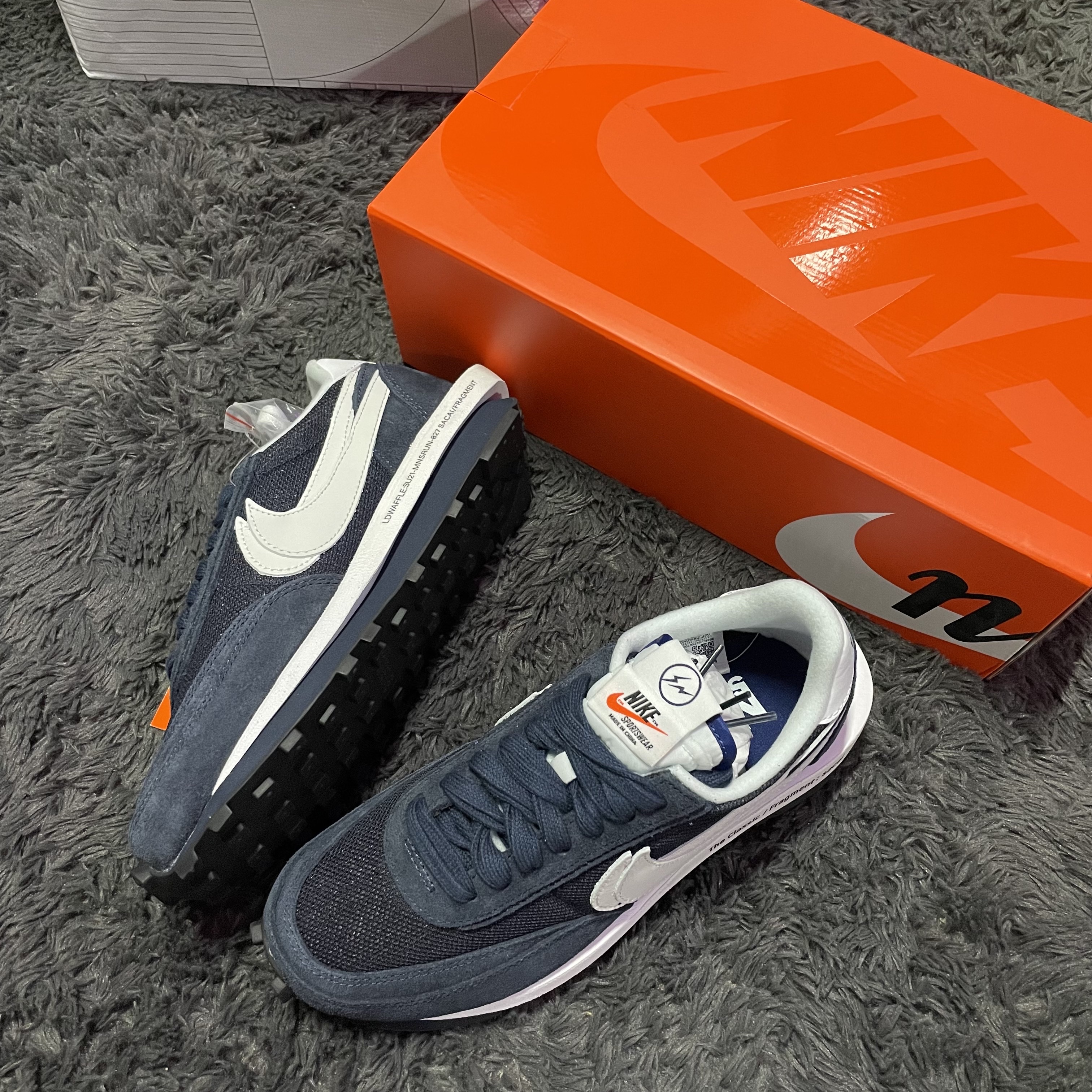 Nike x Sacai x Fragment LDWaffle Blackened Blue 착용 스타일 - 3