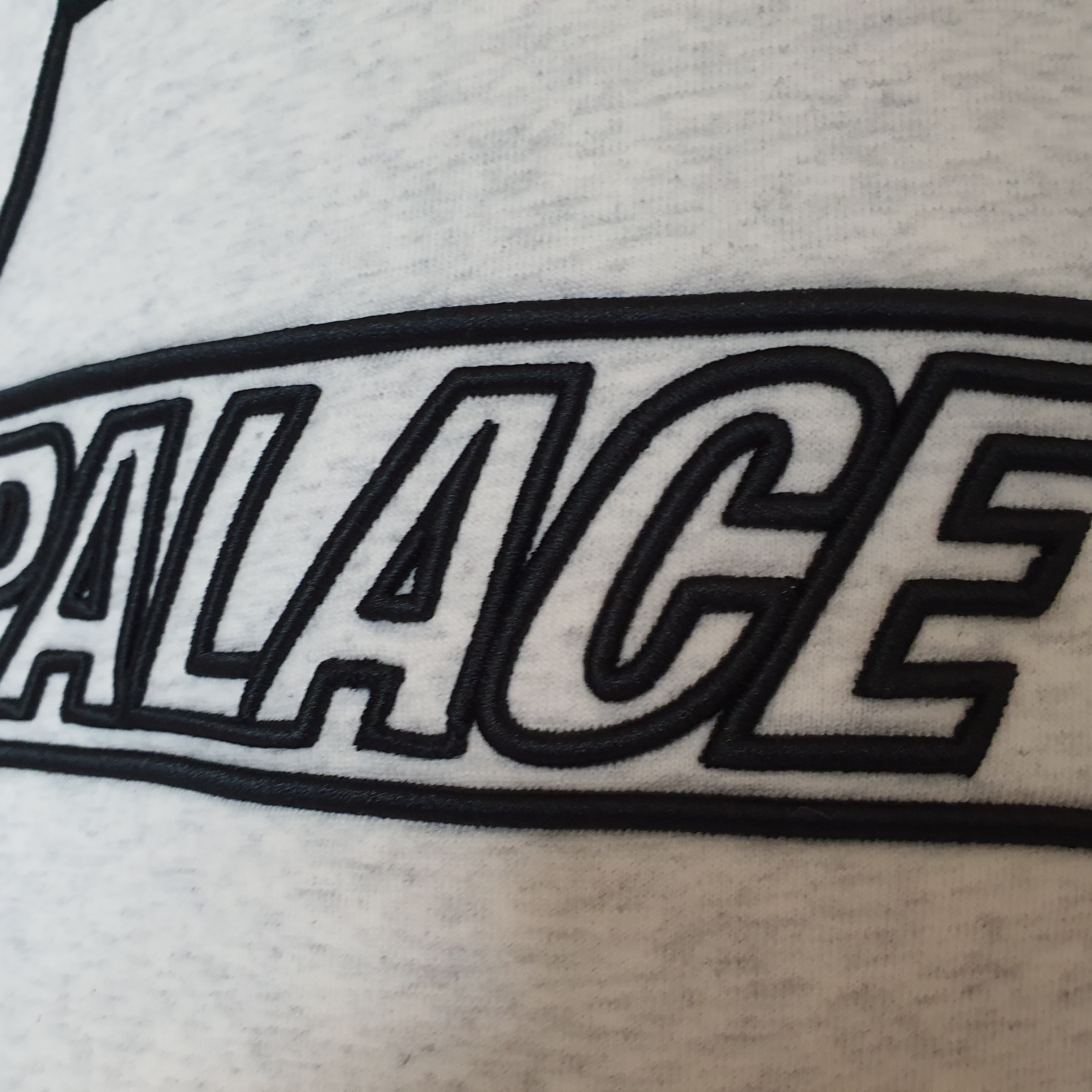 Palace Outliner Mit Designer Crew Light Grey Marl - 21SS 착용 스타일 - 1