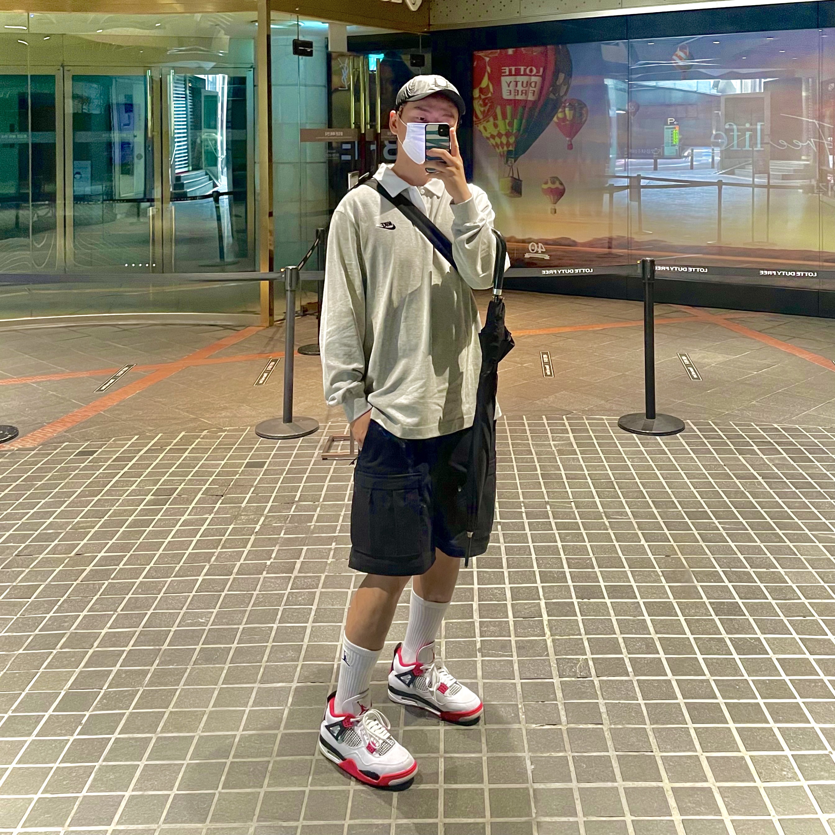 Jordan 4 Retro OG Fire Red 2020, Supreme x Stone Island Painted Camo Nylon 6-Panel Black - 20FW 착용 스타일