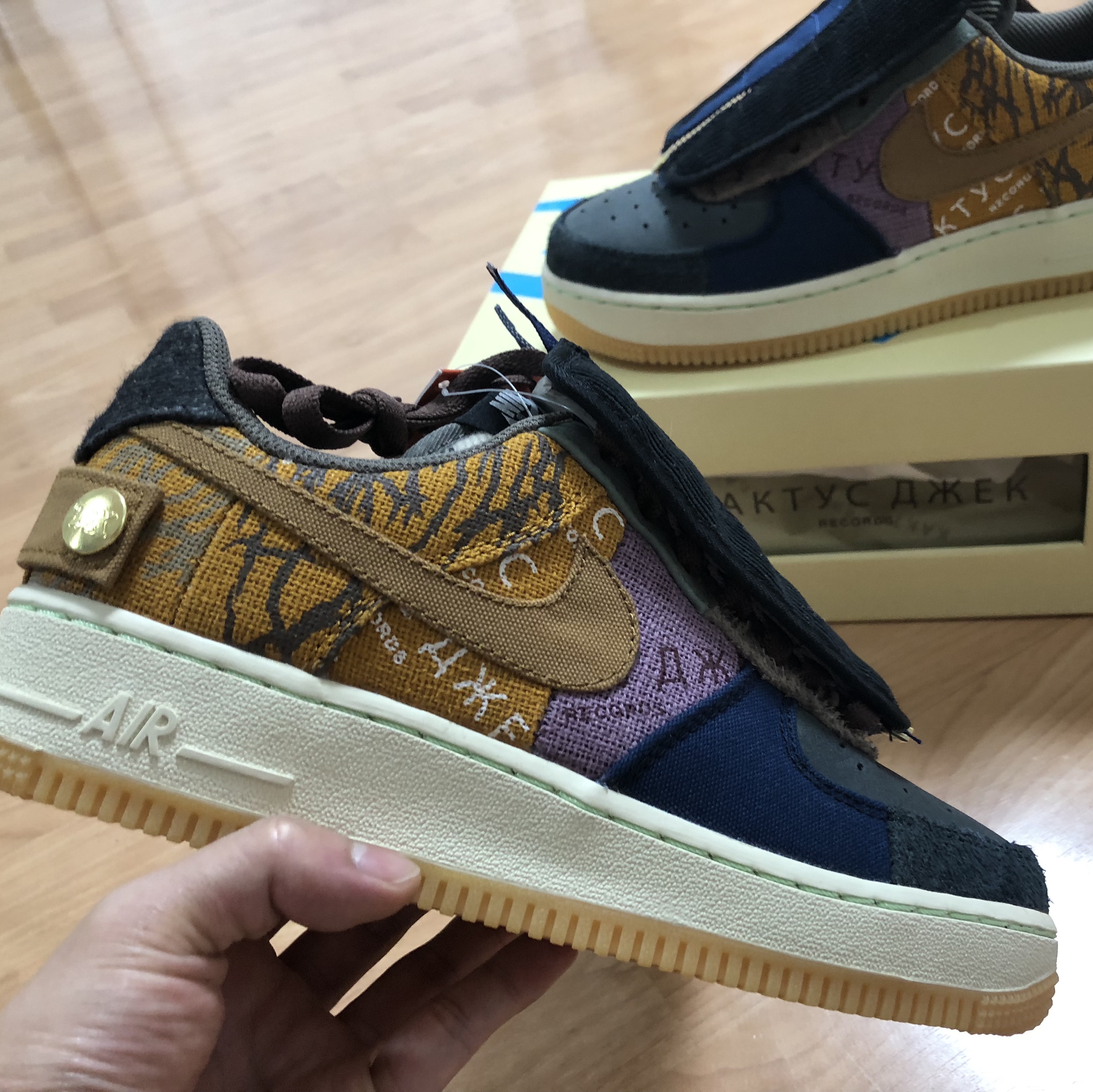Nike x Travis Scott Air Force 1 Low Cactus Jack 착용 스타일