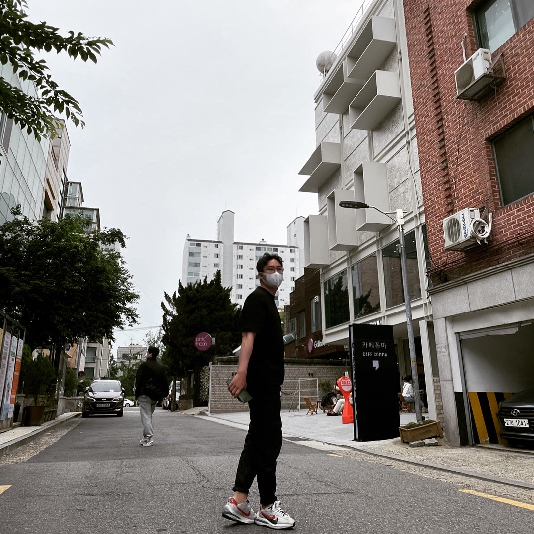 Nike x Sacai VaporWaffle Royal Fuchsia 착용 스타일