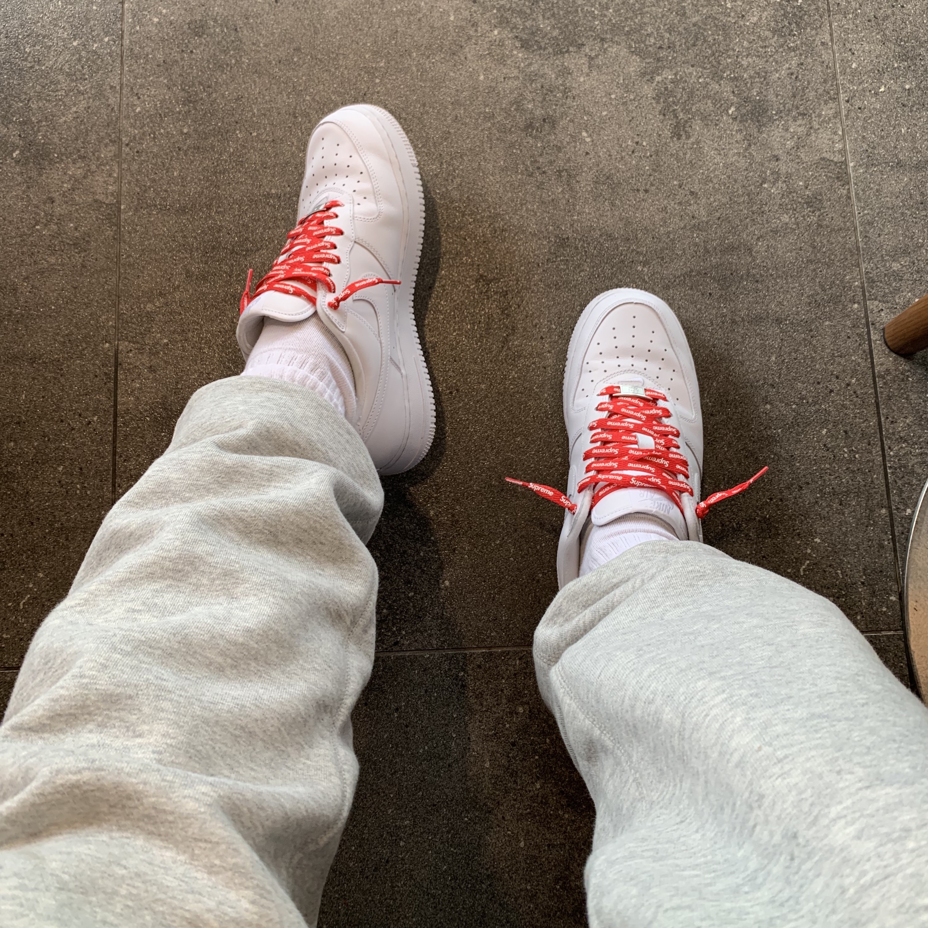 Nike x Supreme Air Force 1 Low White, Nike NRG Solo Swoosh Fleece Pants Dark Grey Heather - US/EU 착용 스타일