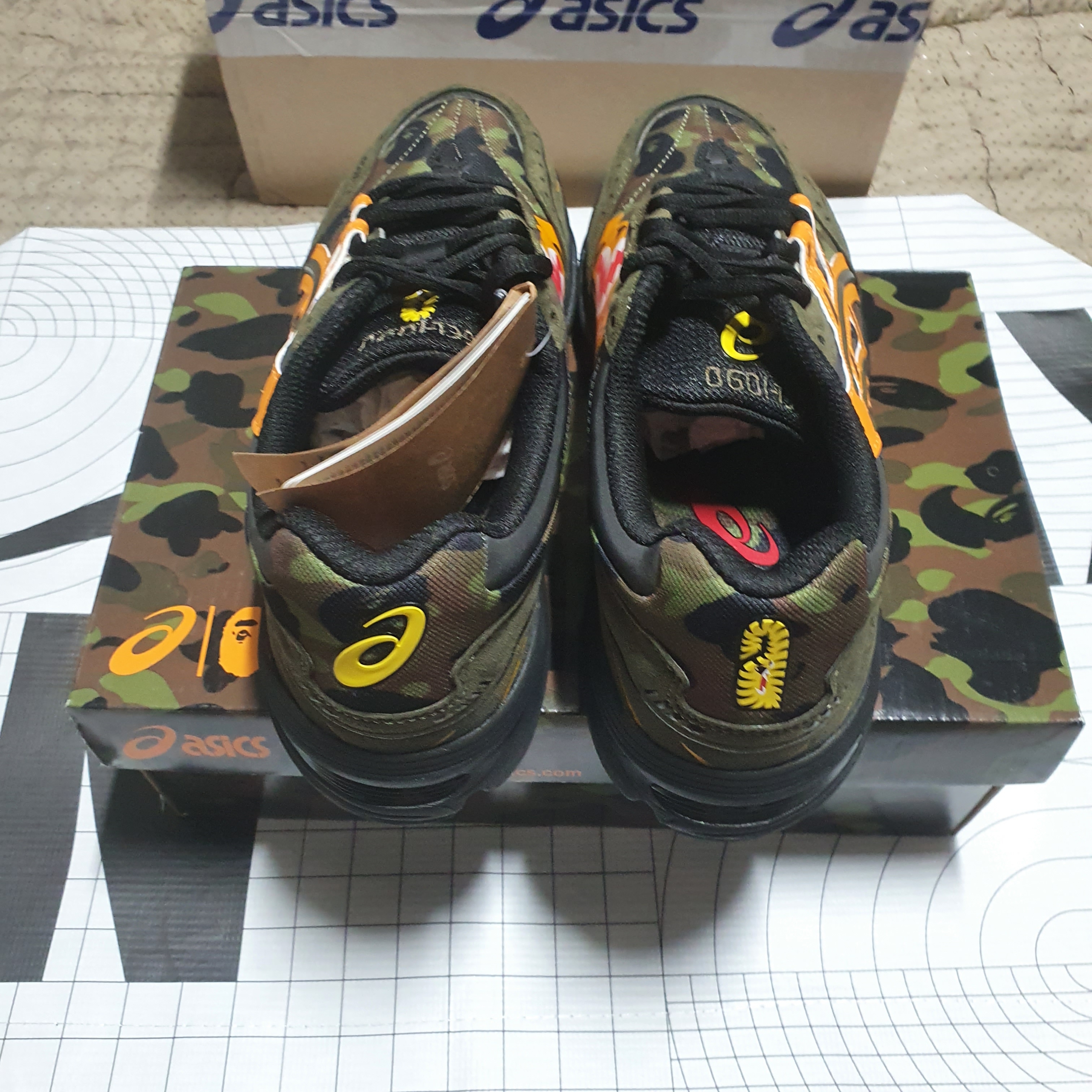 Asics x BAPE Gel-1090 Tiger Camo 착용 스타일 - 4