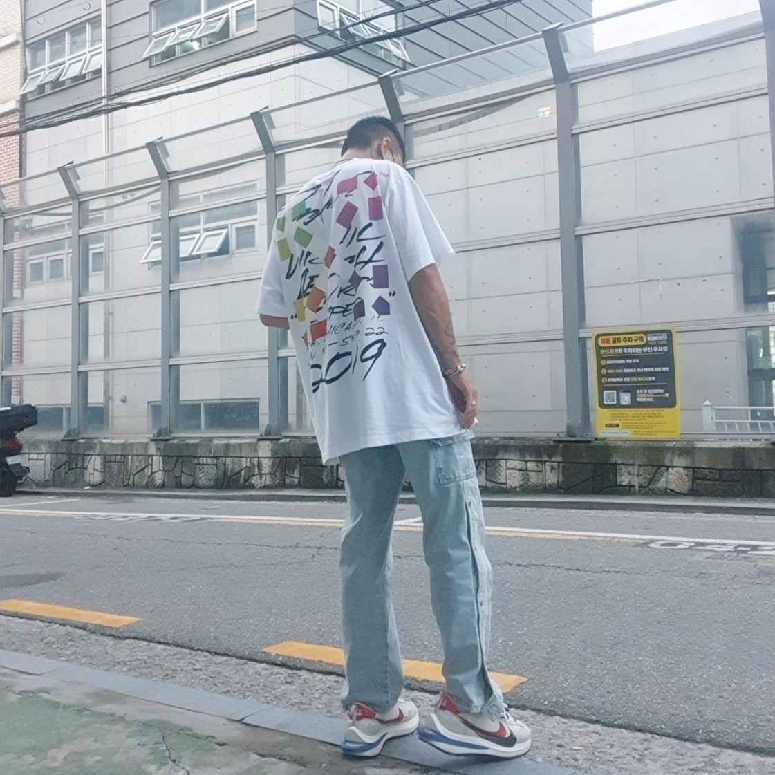 Nike x Sacai VaporWaffle Royal Fuchsia 착용 스타일 - 1