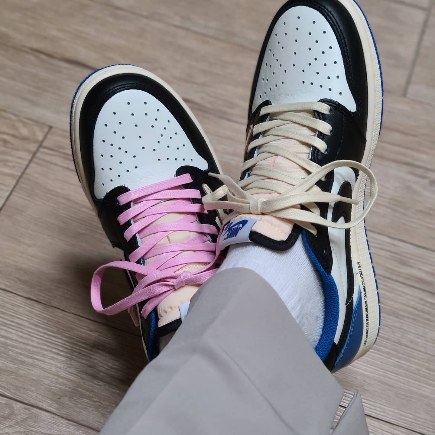 Jordan 1 x Travis Scott x Fragment Retro Low OG SP Military Blue 착용 스타일 - 1