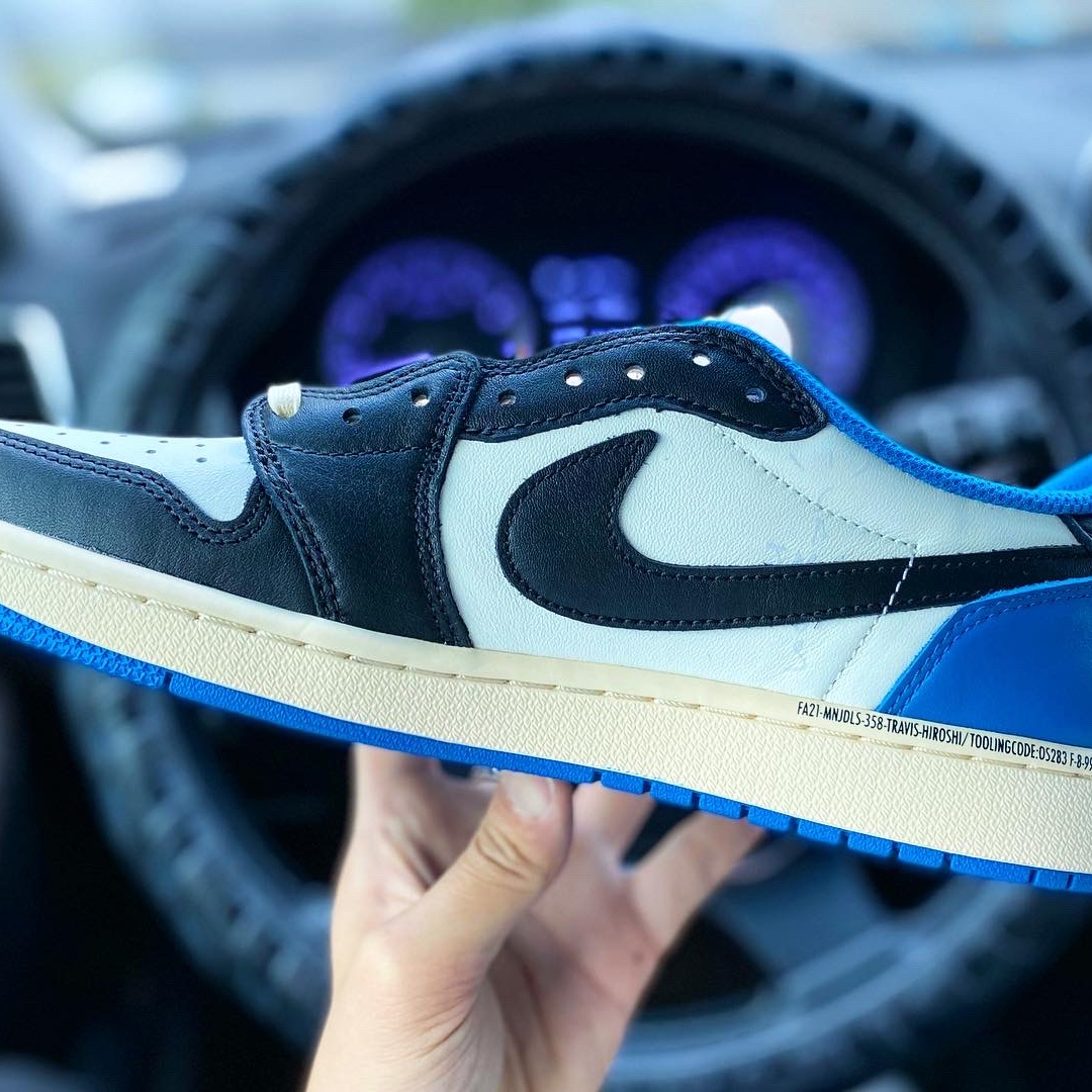 Jordan 1 x Travis Scott x Fragment Retro Low OG SP Military Blue 착용 스타일 - 3