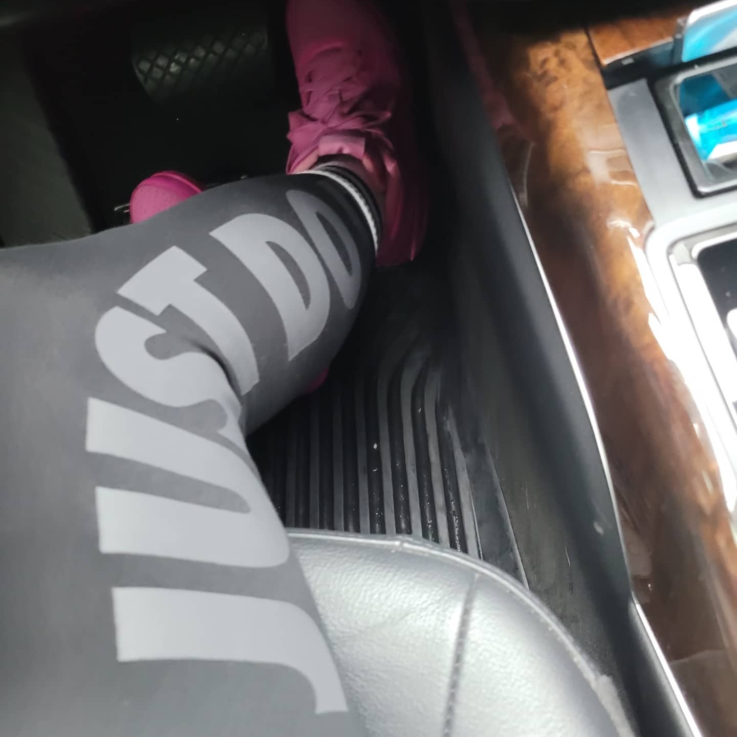 Nike x Ambush Dunk High Cosmic Fuchsia 착용 스타일 - 2