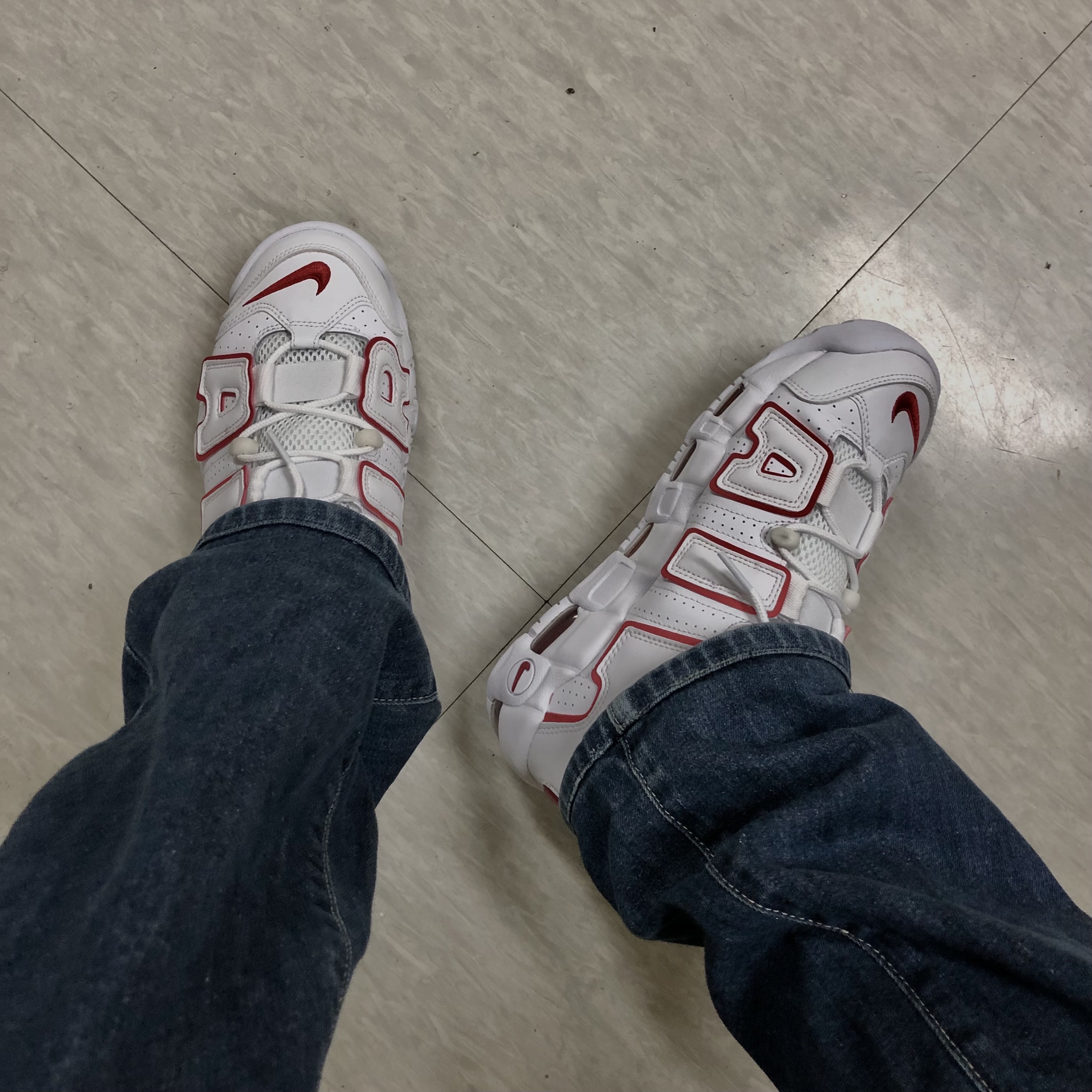 Nike Air More Uptempo White Varsity Red 2021 착용 스타일 - 1
