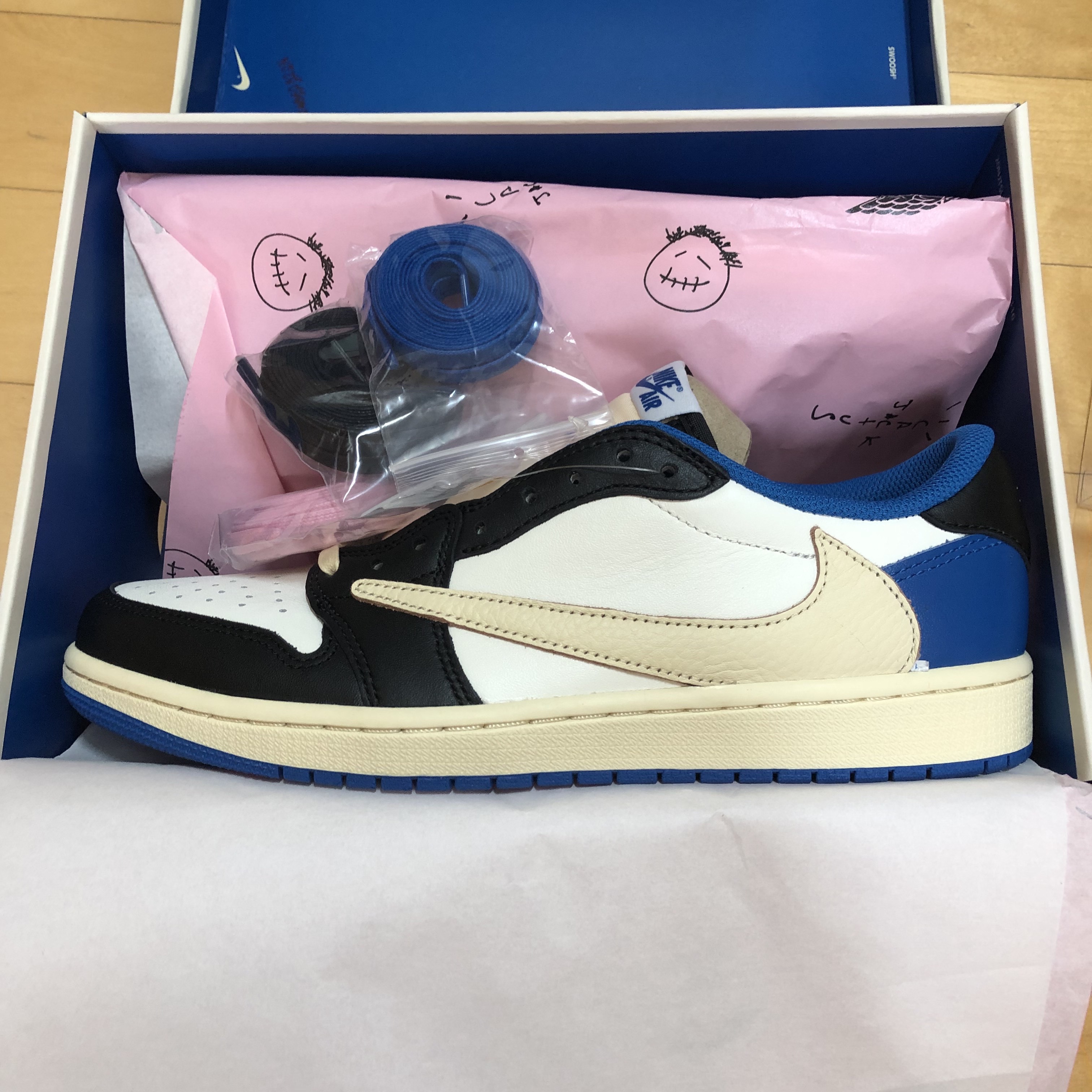 Jordan 1 x Travis Scott x Fragment Retro Low OG SP Military Blue 착용 스타일