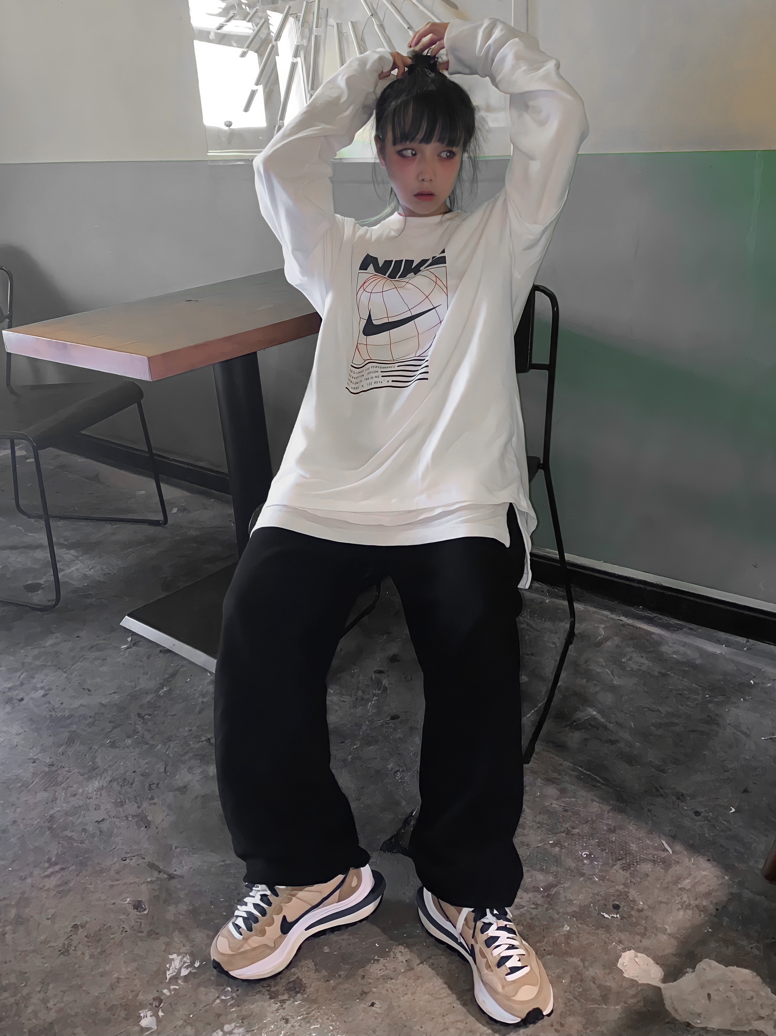 Nike x Sacai VaporWaffle Sesame and Blue Void 착용 스타일