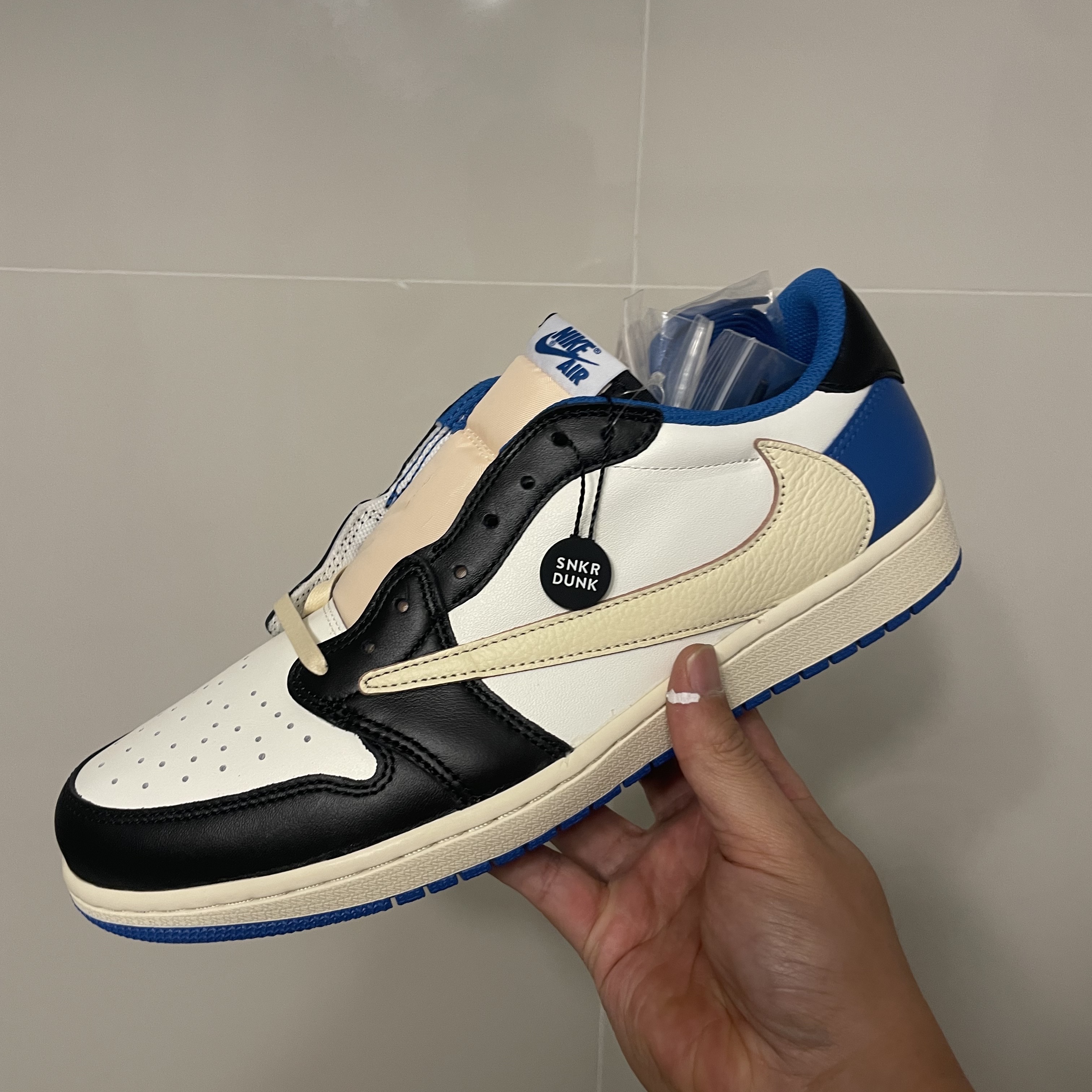 Jordan 1 x Travis Scott x Fragment Retro Low OG SP Military Blue 착용 스타일