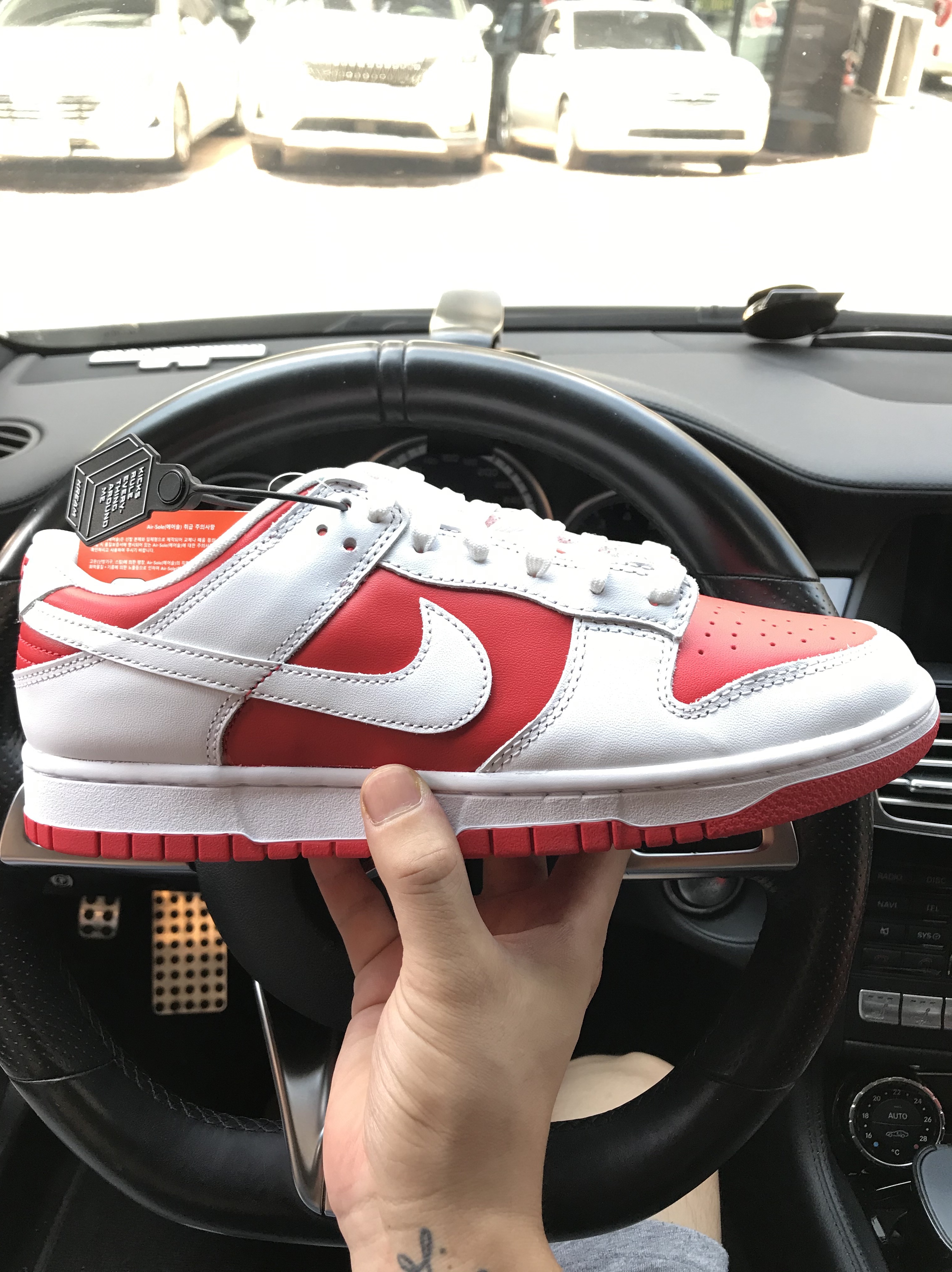 Nike Dunk Low Retro Championship Red 착용 스타일 - 2