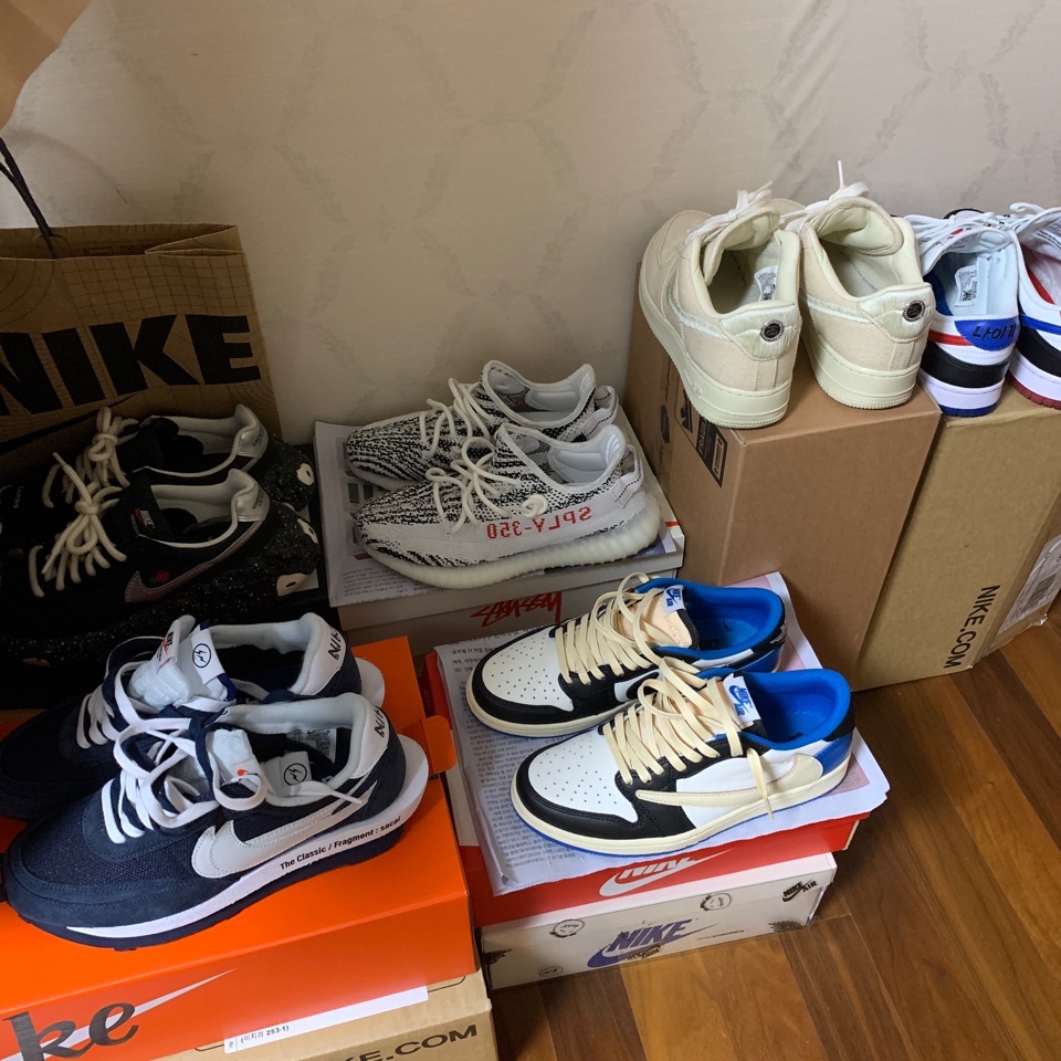 Nike x Sacai x Fragment LDWaffle Blackened Blue, Jordan 1 x Travis Scott x Fragment Retro Low OG SP Military Blue 착용 스타일