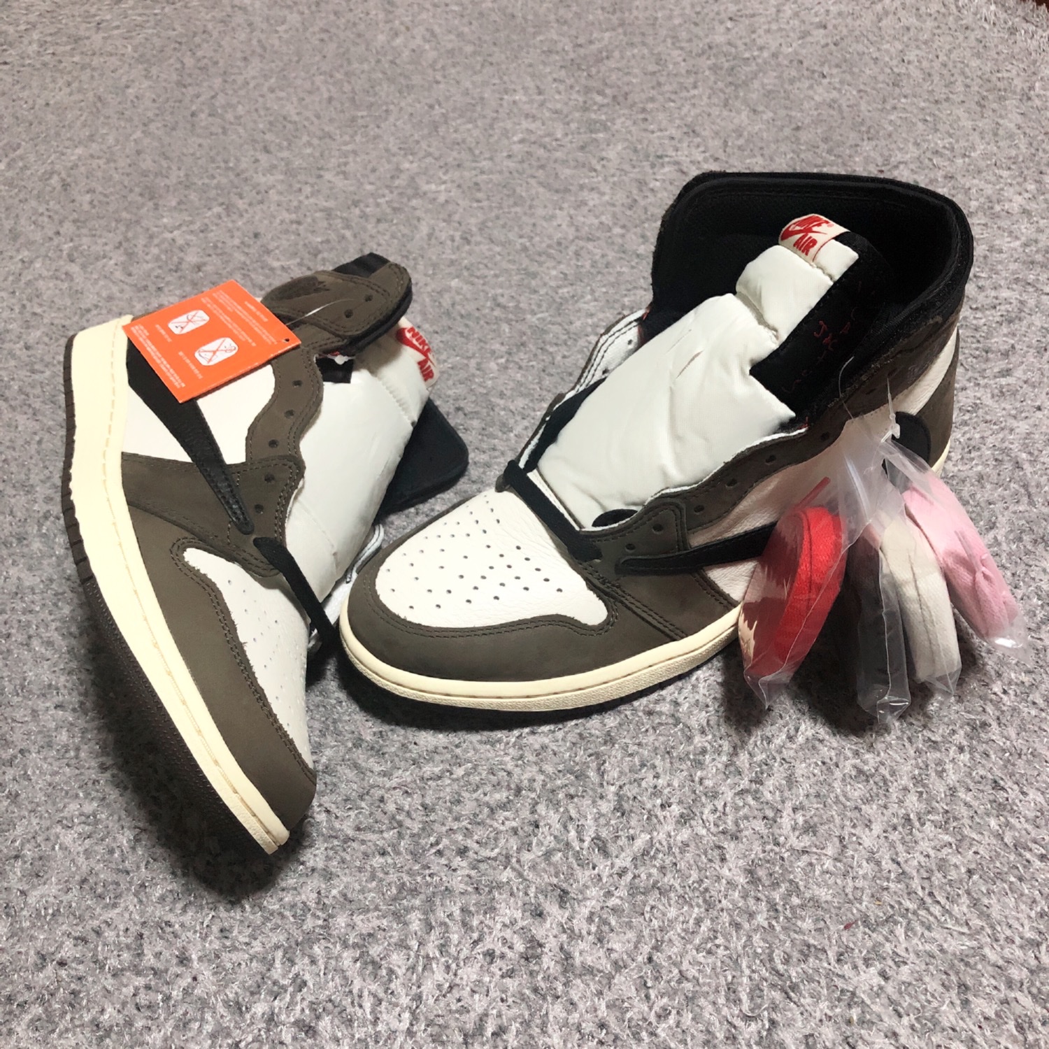 Jordan 1 x Travis Scott Retro High OG SP Mocha 착용 스타일