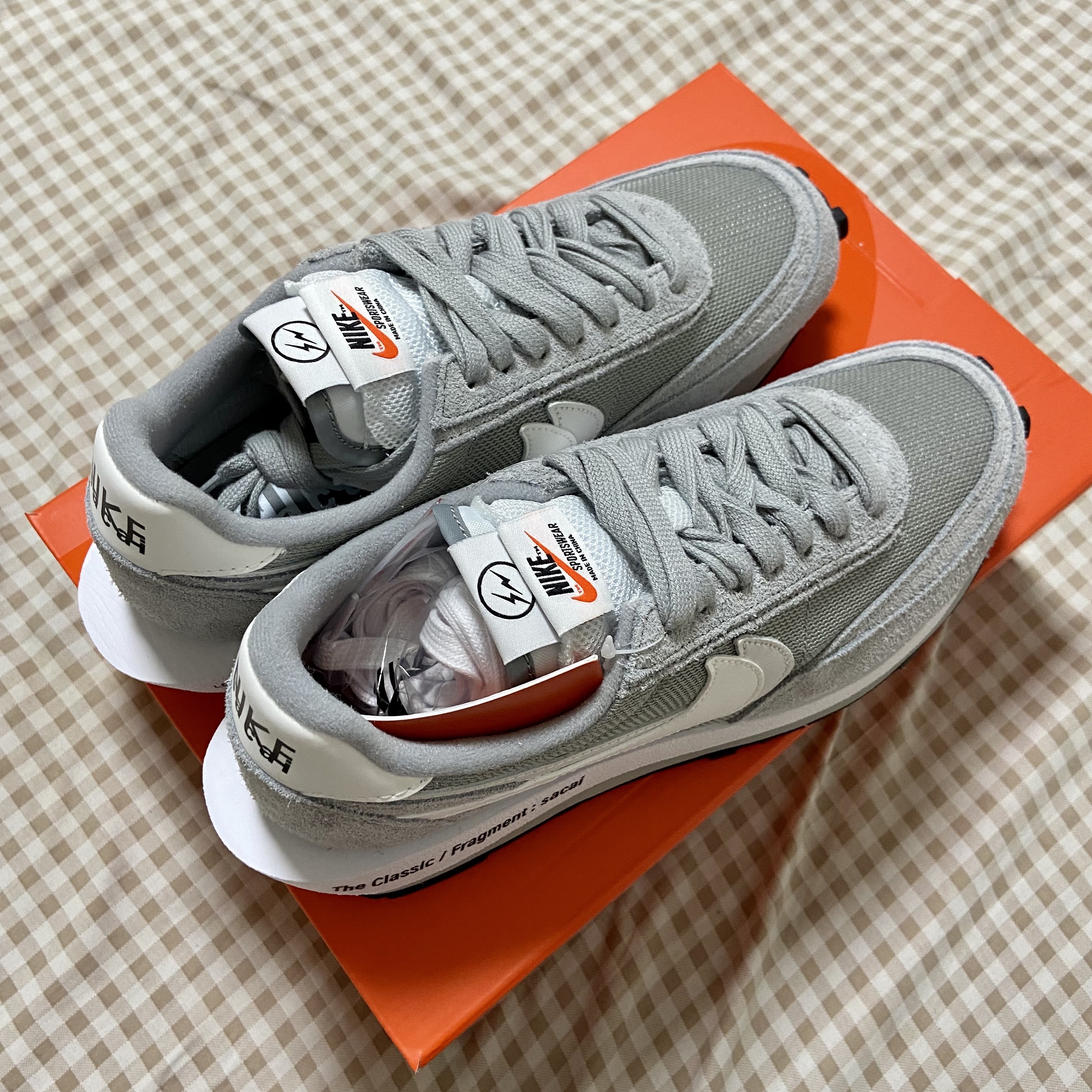Nike x Sacai x Fragment LDWaffle Light Smoke Grey 착용 스타일 - 2