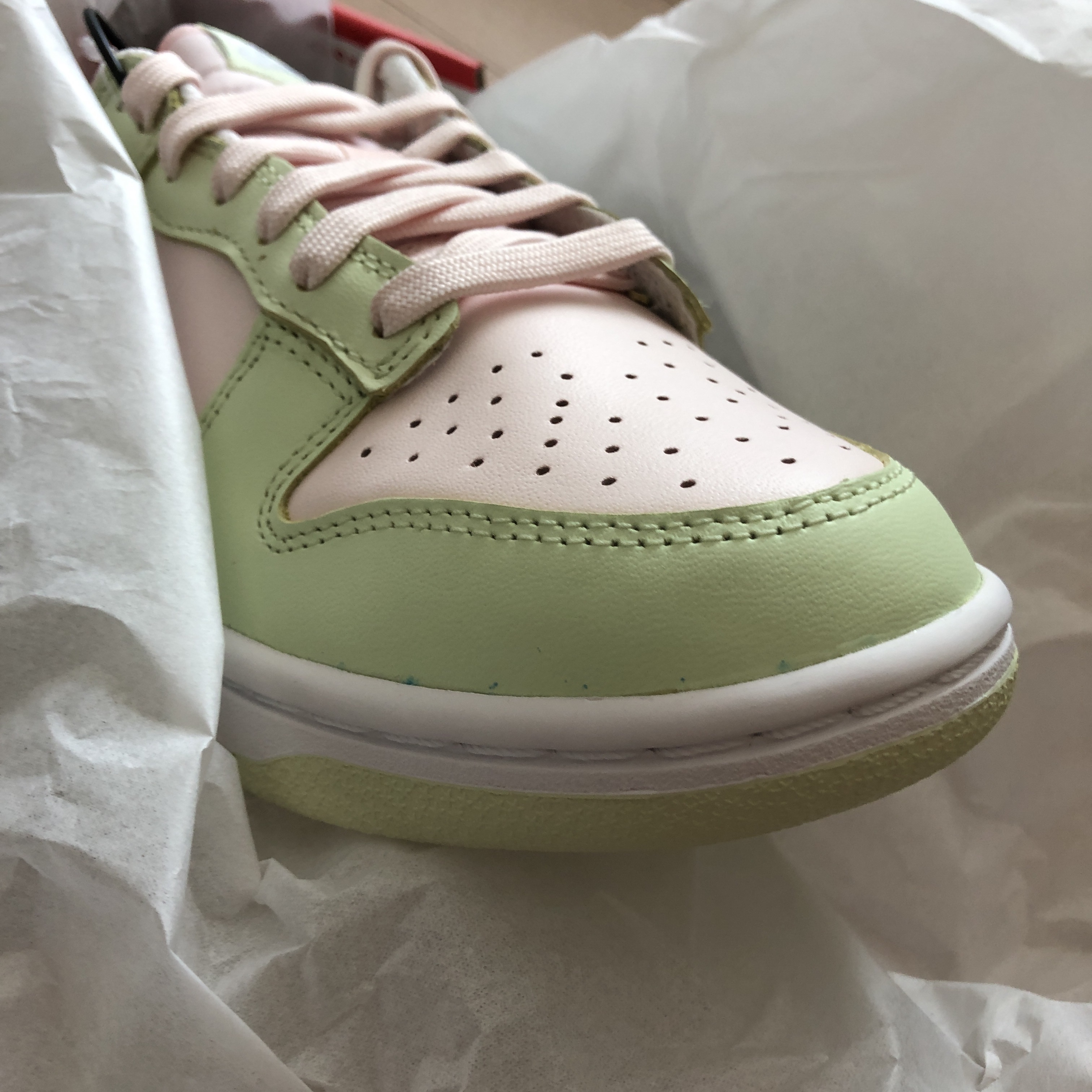 (W) Nike Dunk Low Light Soft Pink 착용 스타일 - 1