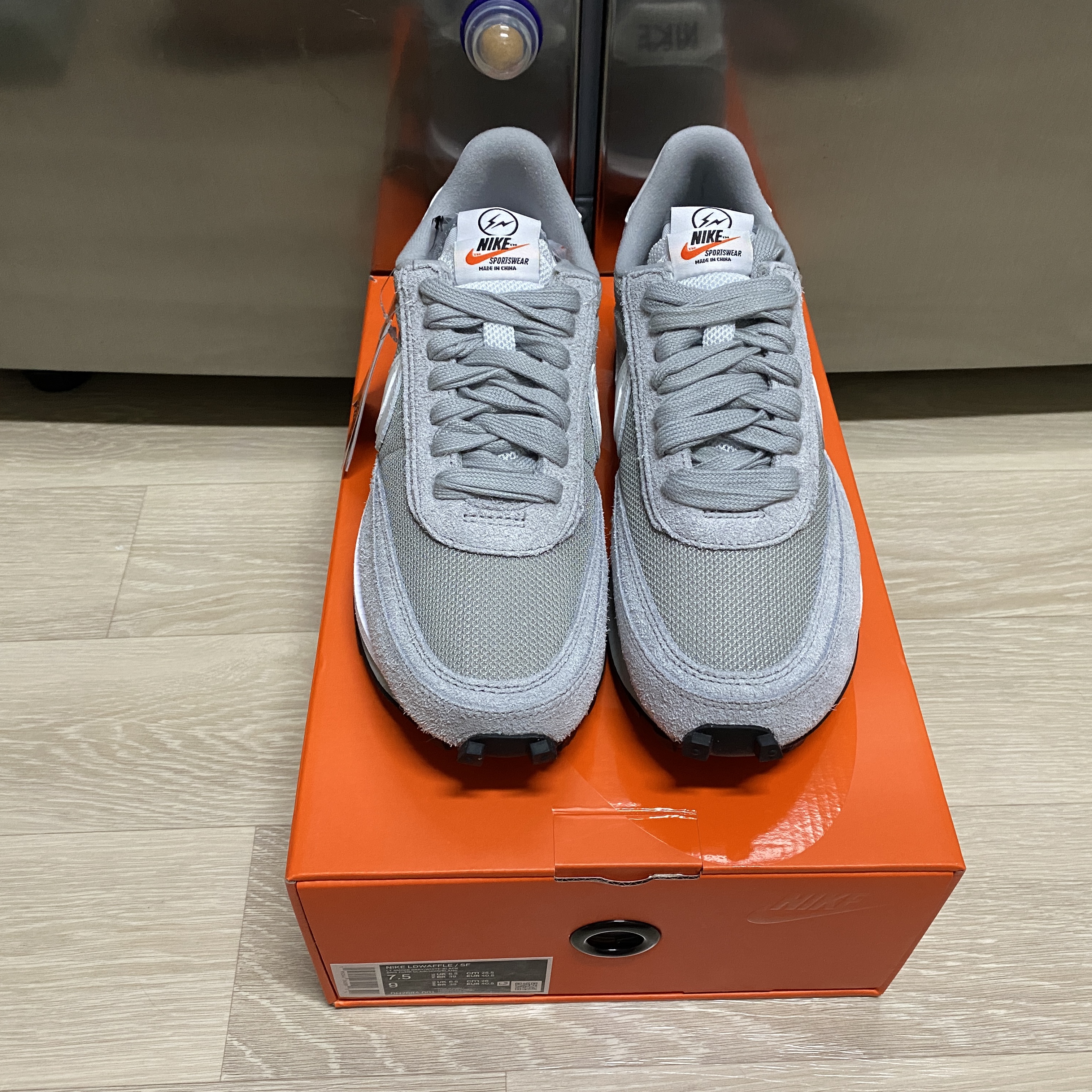 Nike x Sacai x Fragment LDWaffle Light Smoke Grey 착용 스타일 - 2