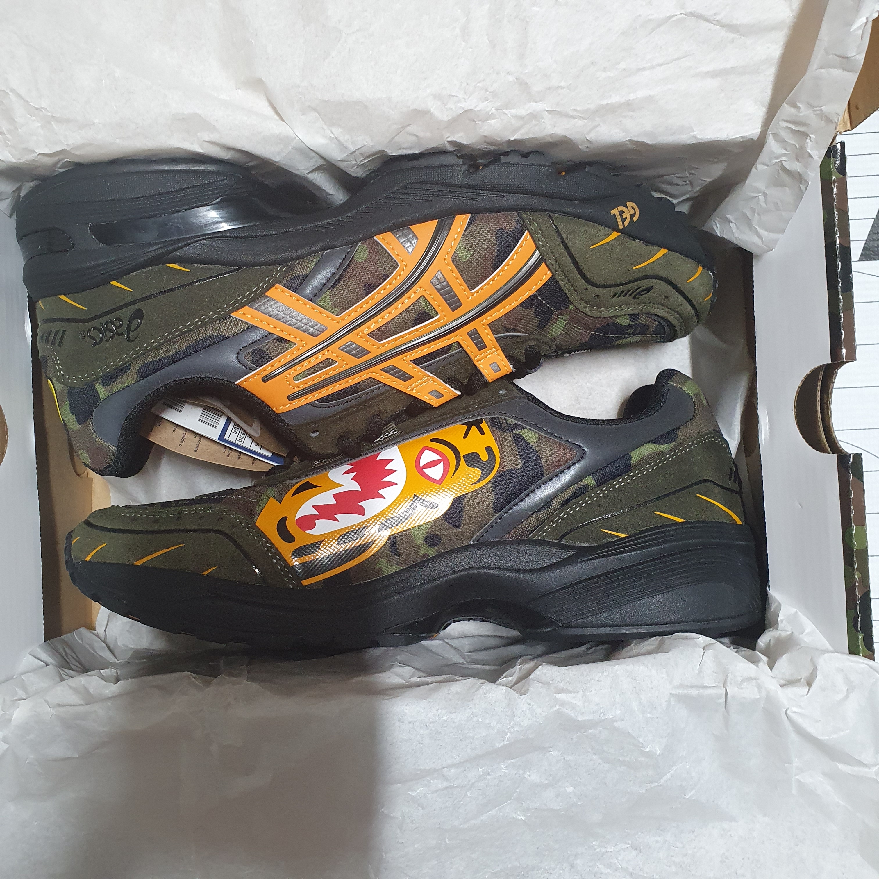 Asics x BAPE Gel-1090 Tiger Camo 착용 스타일 - 5