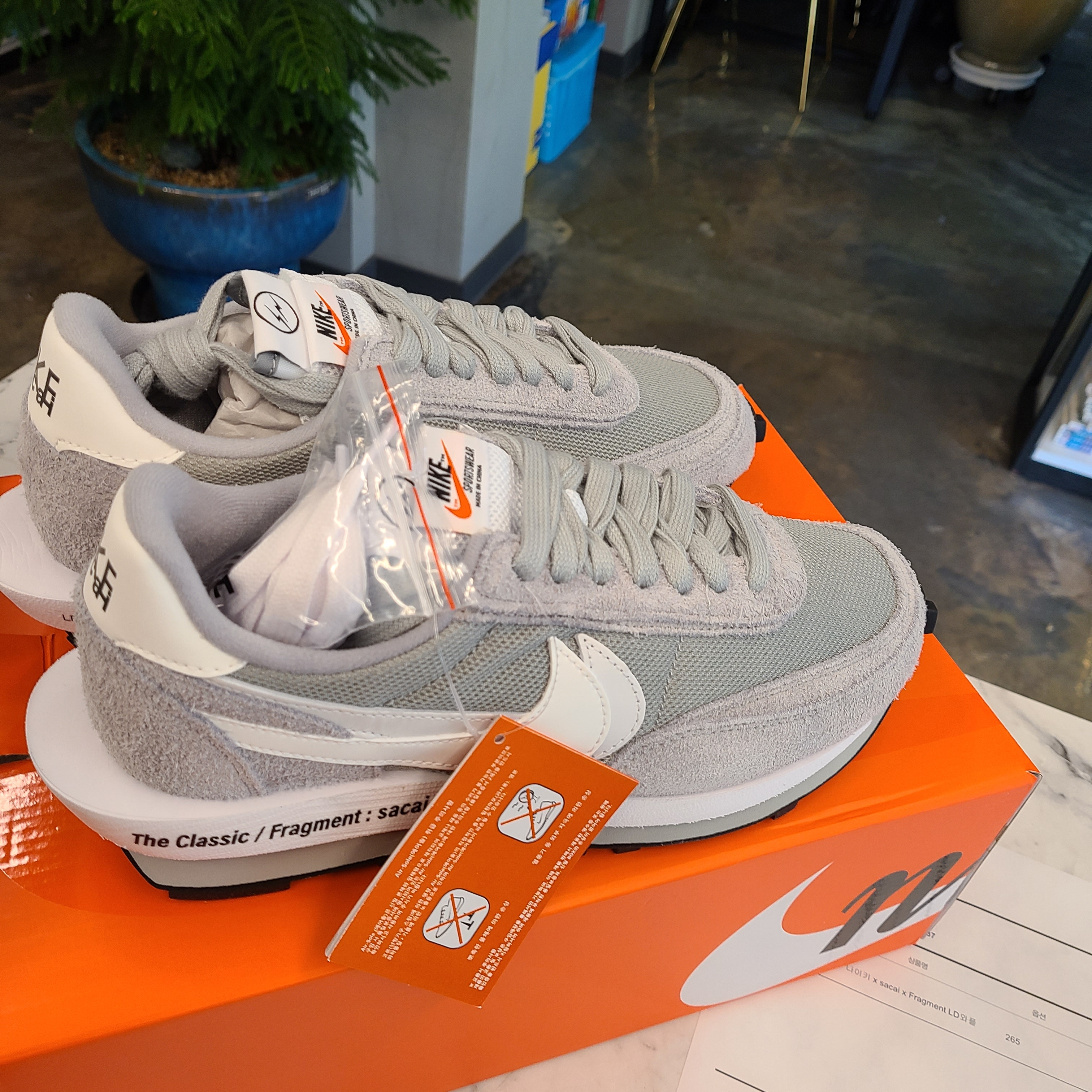 Nike x Sacai x Fragment LDWaffle Light Smoke Grey 착용 스타일