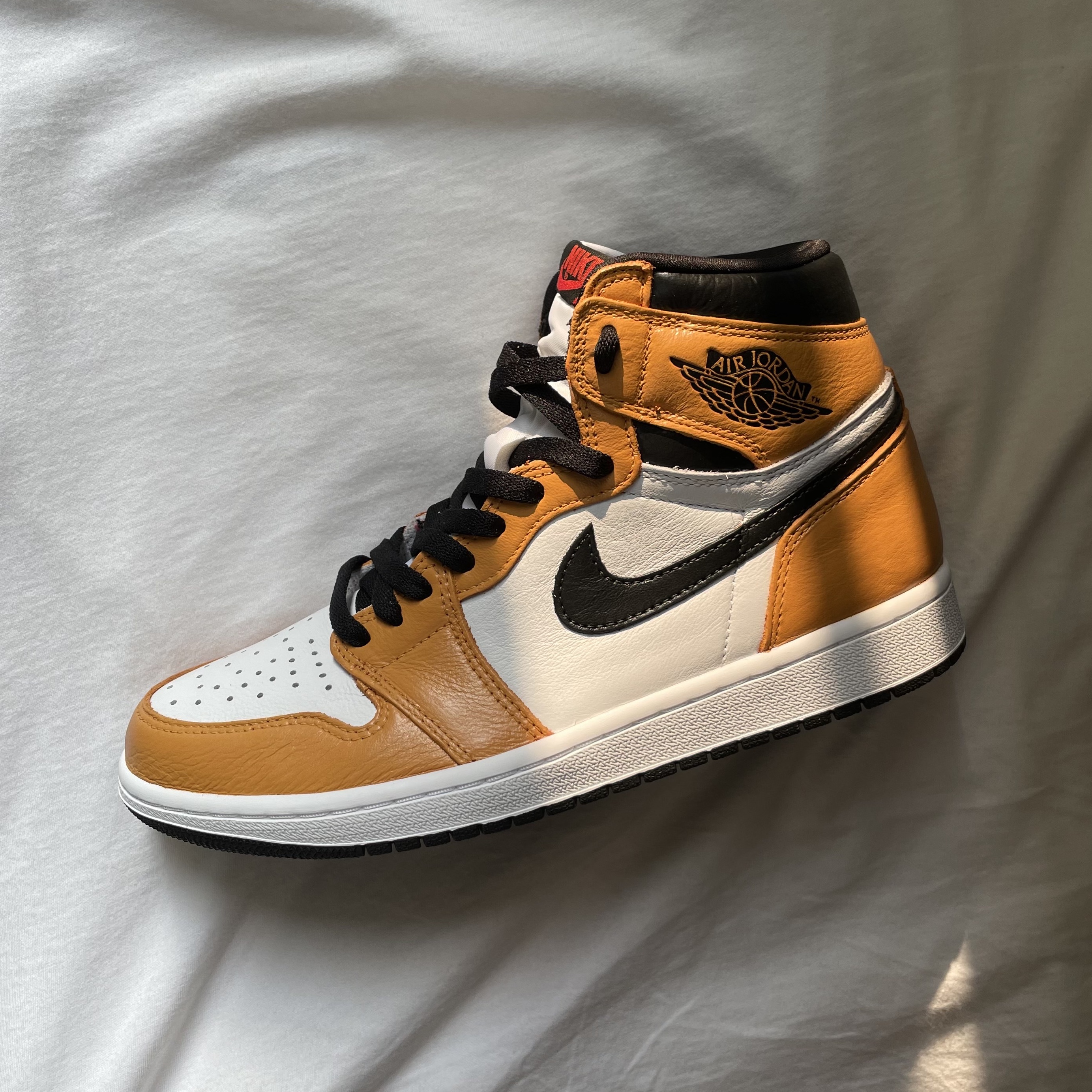 Jordan 1 Retro High OG Light Fusion Red, Jordan 1 Retro High Rookie of the Year 착용 스타일 - 1