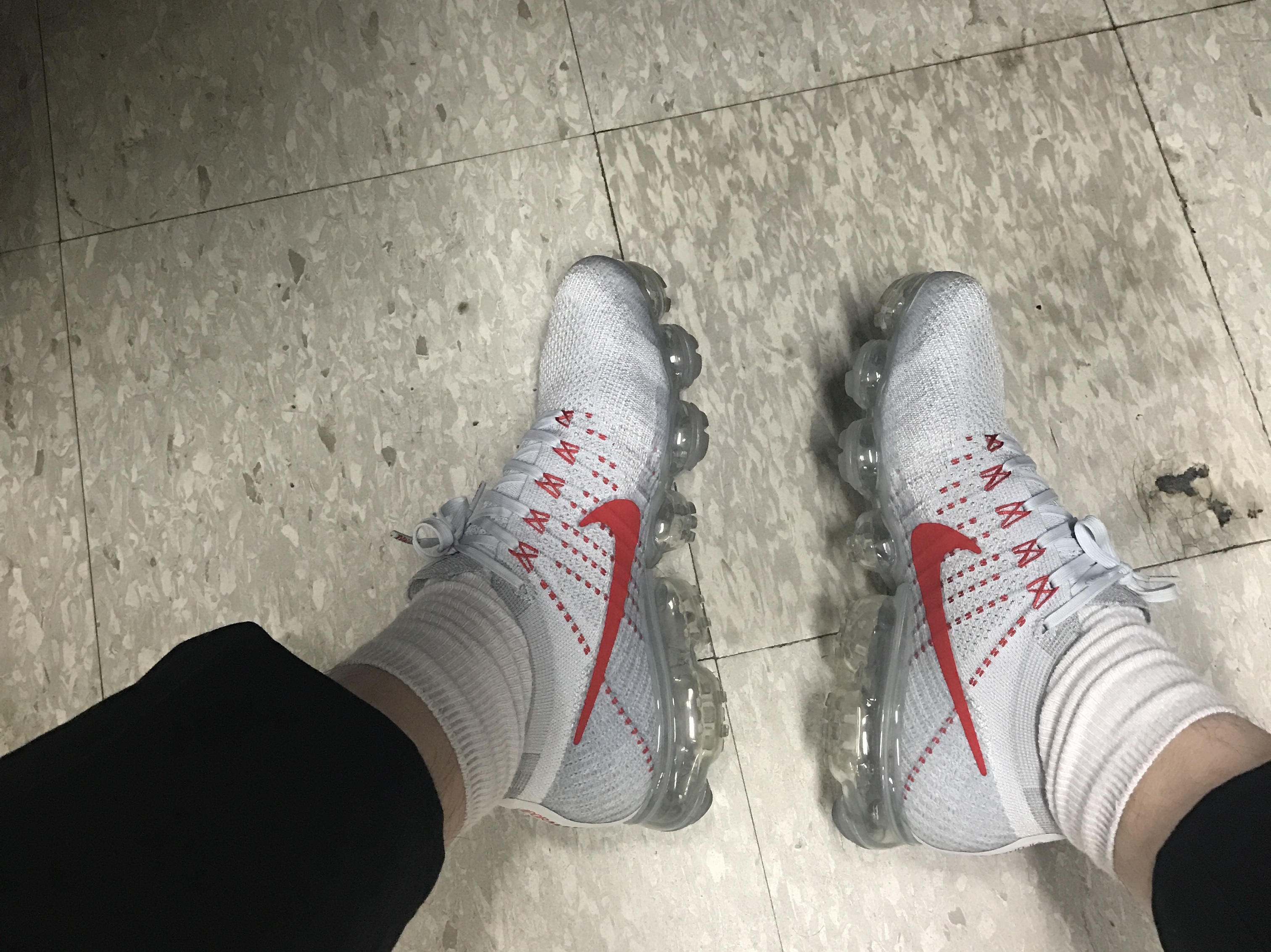 Nike Air VaporMax Flyknit OG University Red 착용 스타일