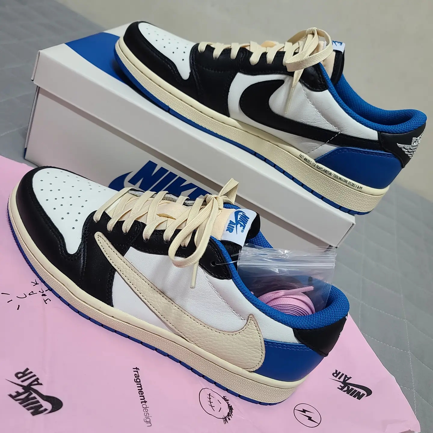 Jordan 1 x Travis Scott x Fragment Retro Low OG SP Military Blue 착용 스타일 - 2