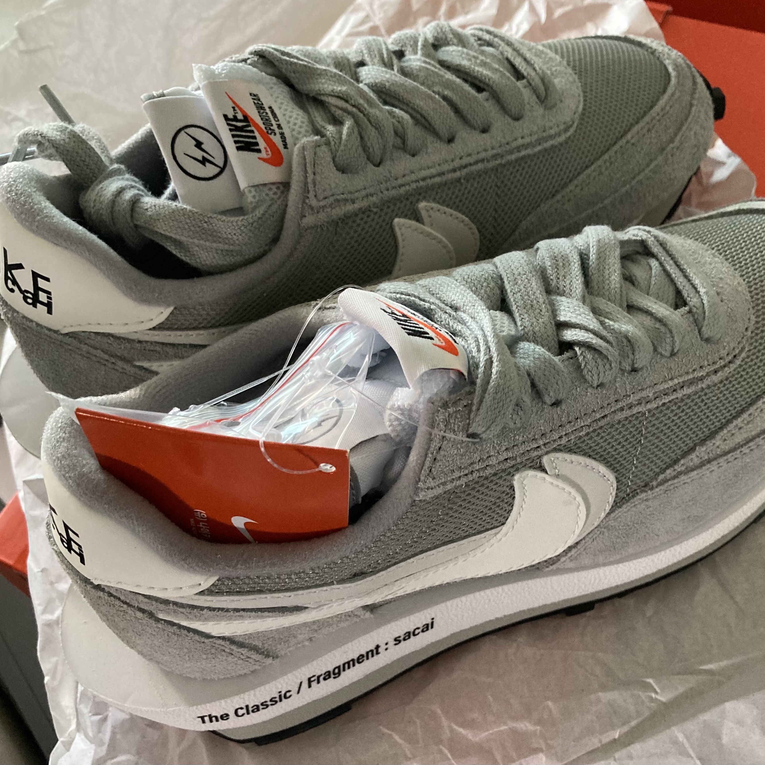Nike x Sacai x Fragment LDWaffle Light Smoke Grey 착용 스타일 - 2