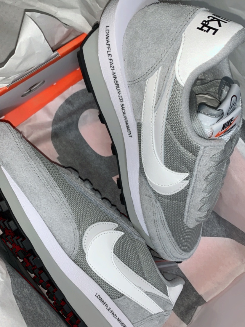 Nike x Sacai x Fragment LDWaffle Light Smoke Grey 착용 스타일 - 2