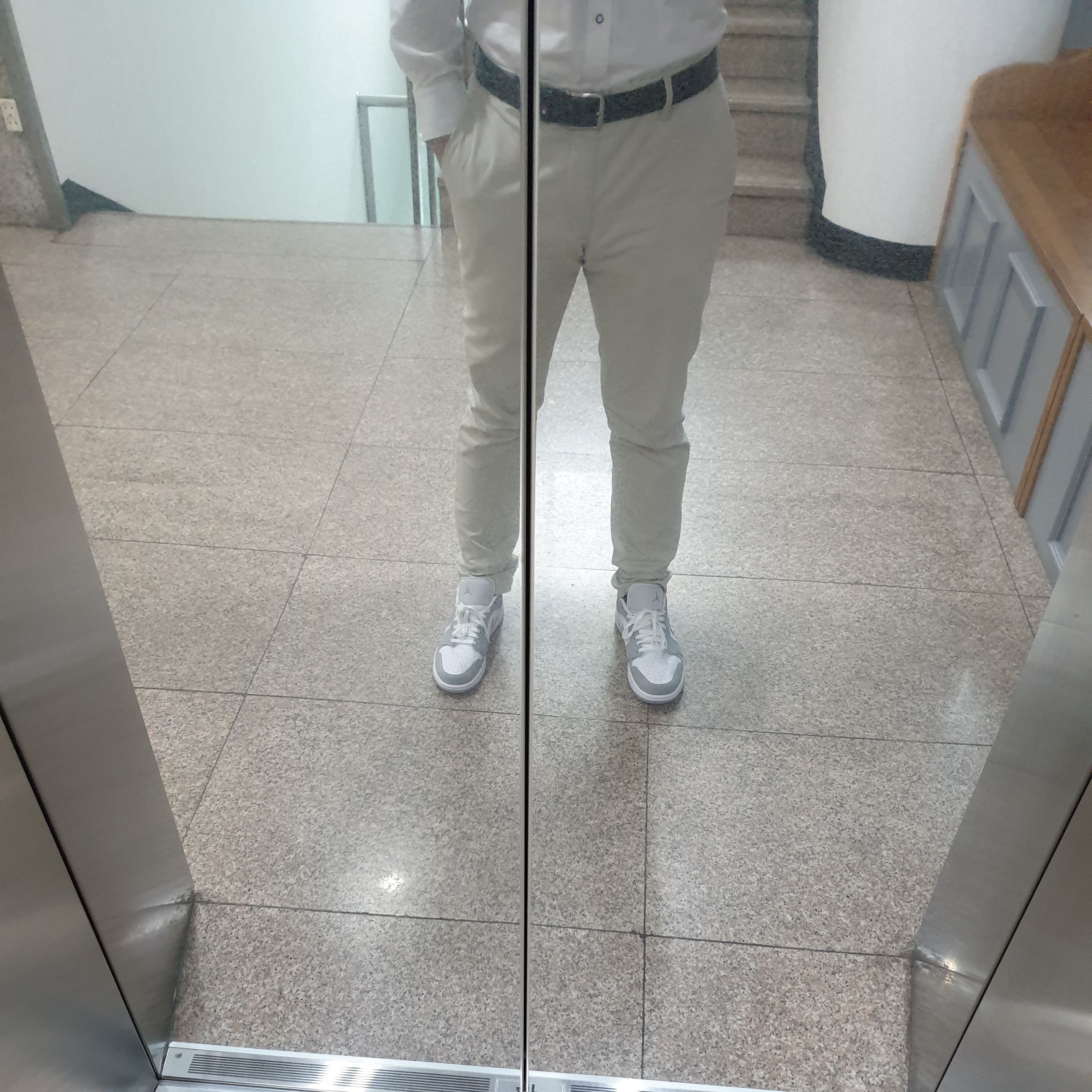 (W) Jordan 1 Low White Wolf Grey 착용 스타일 - 1