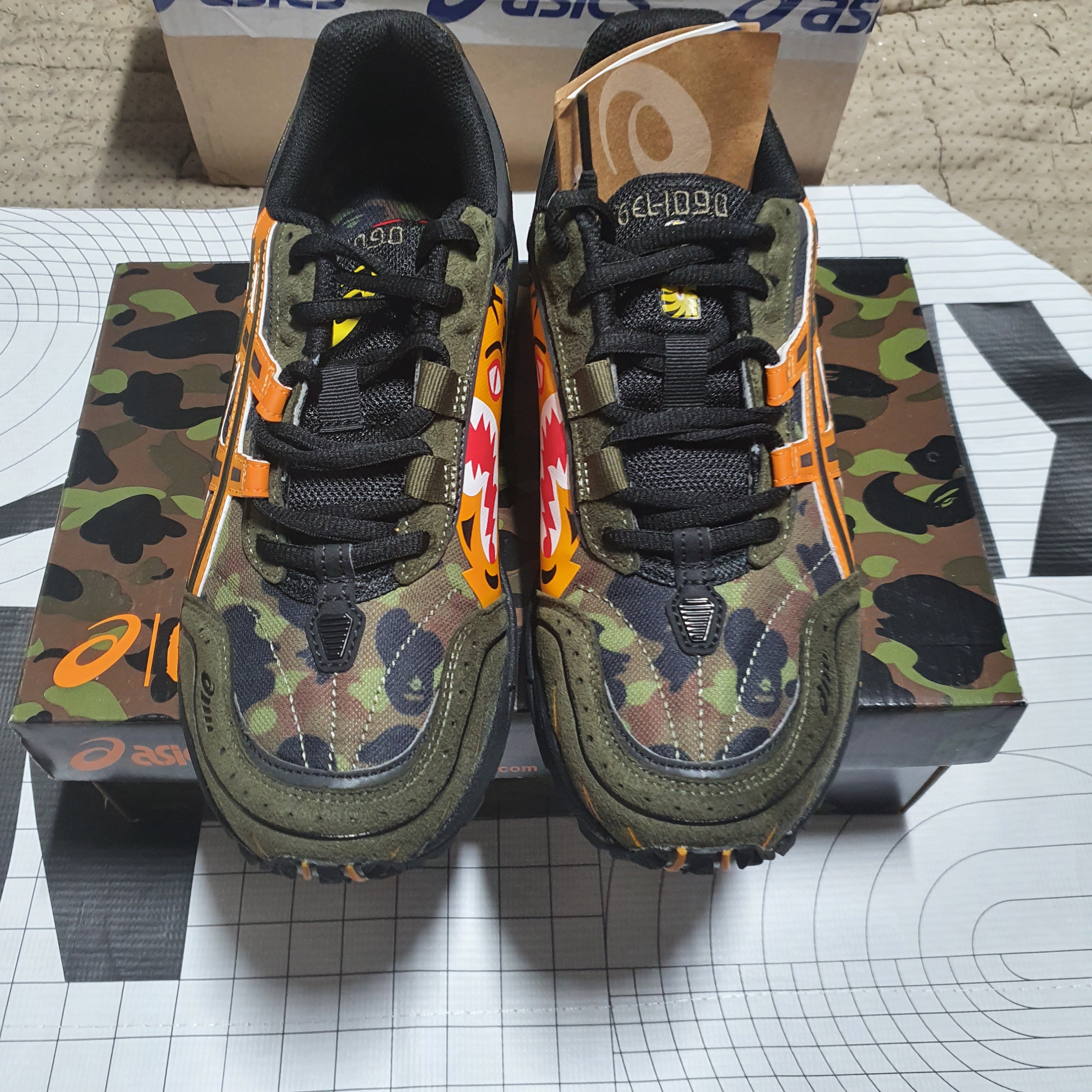 Asics x BAPE Gel-1090 Tiger Camo 착용 스타일 - 2