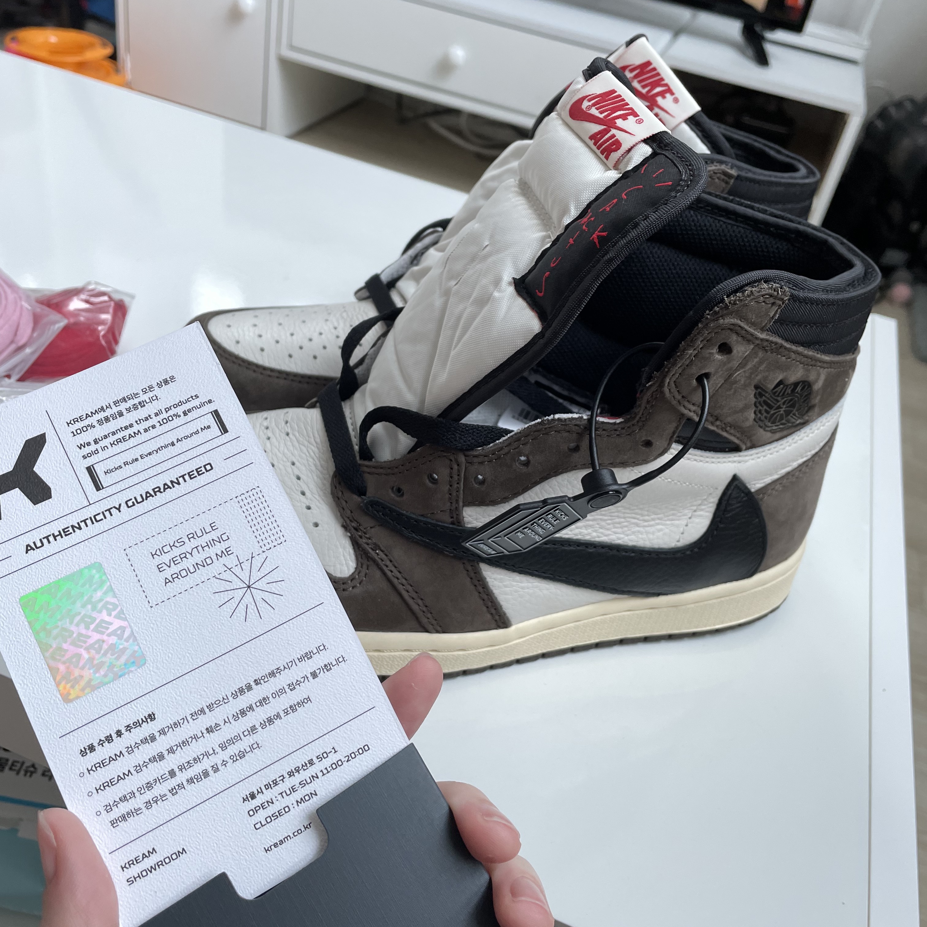 Jordan 1 x Travis Scott Retro High OG SP Mocha 착용 스타일