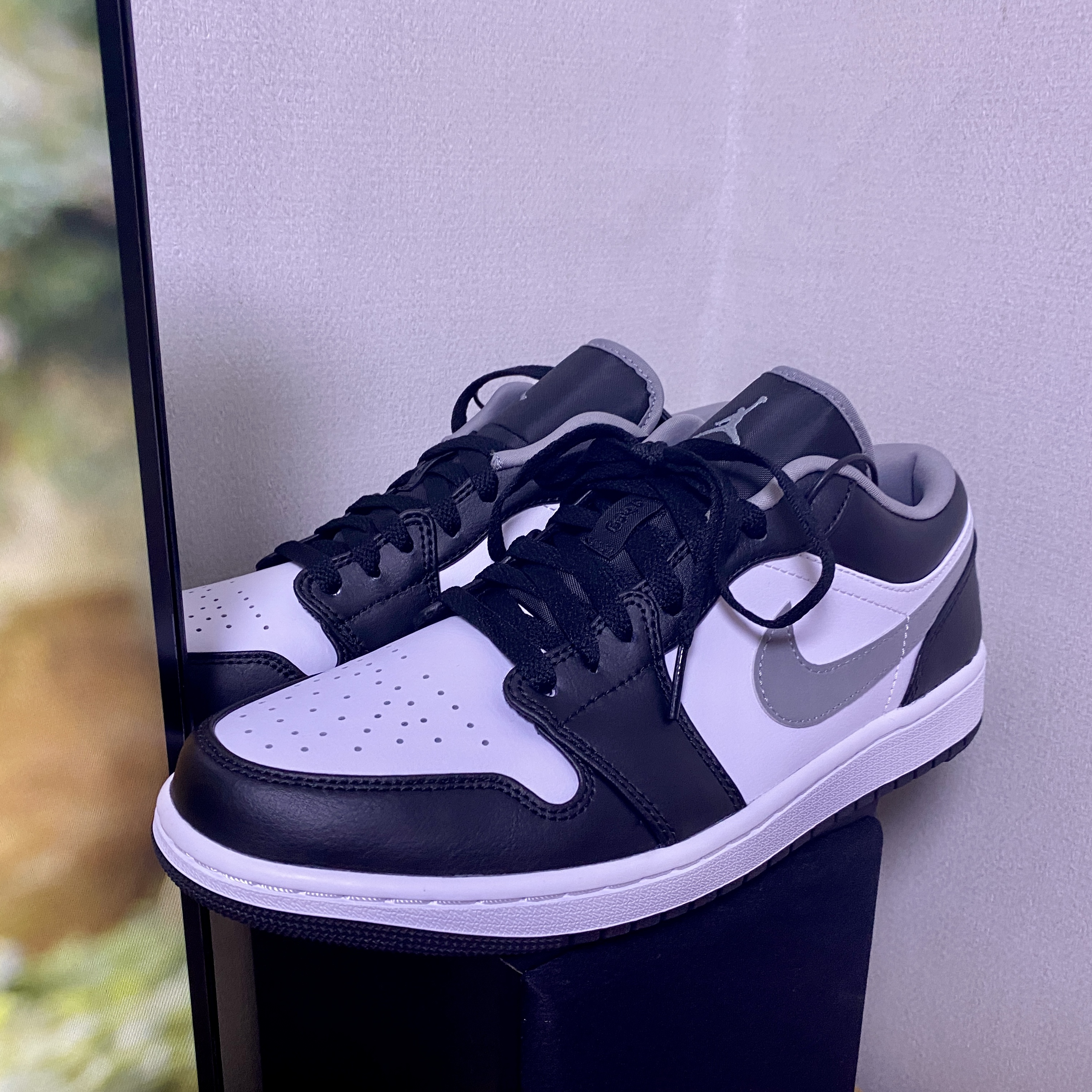 Jordan 1 Low Black Particle Grey 착용 스타일 - 3