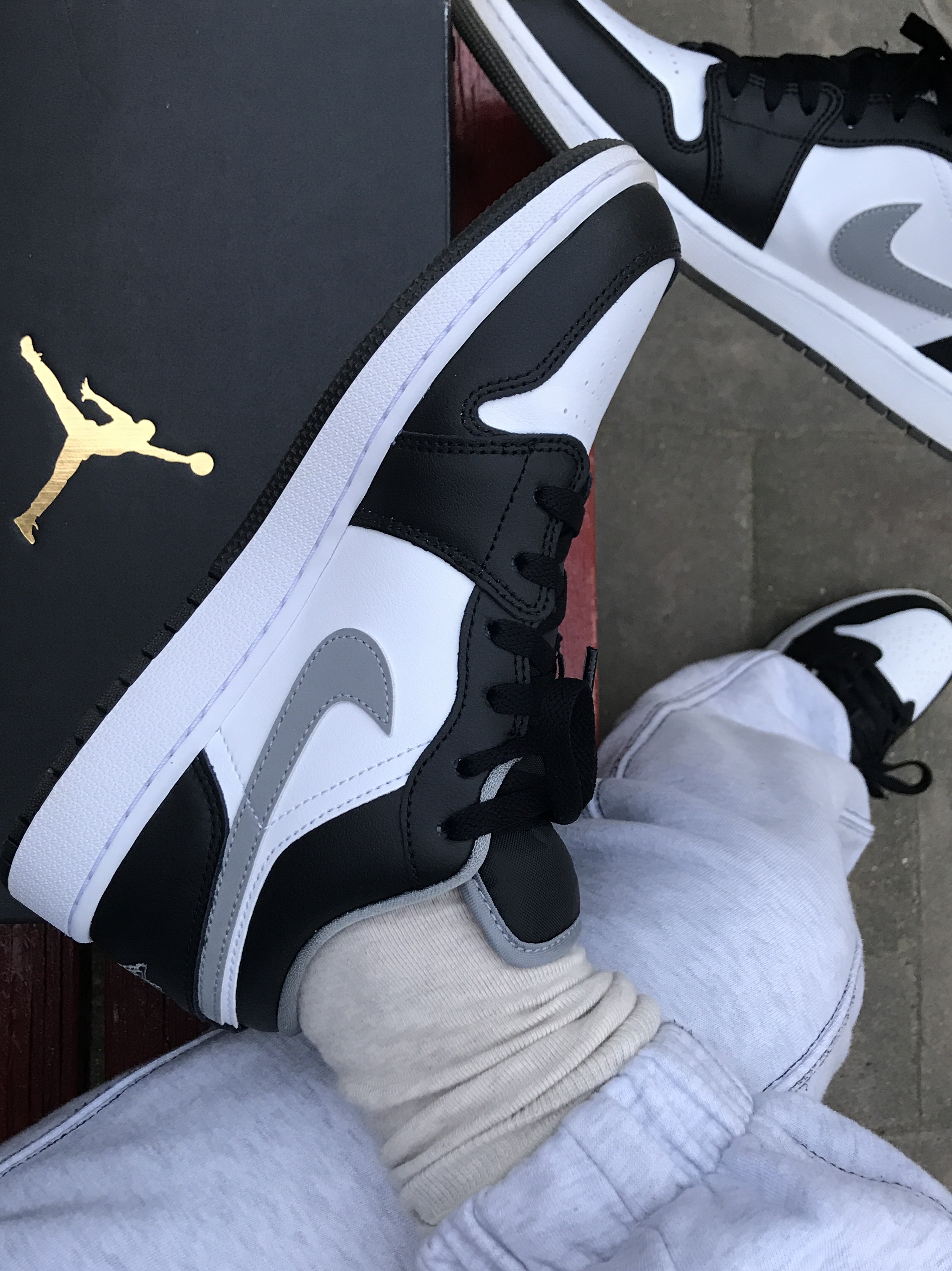 (GS) Jordan 1 Low Black Particle Grey, Jordan 1 Low Black Particle Grey 착용 스타일 - 2