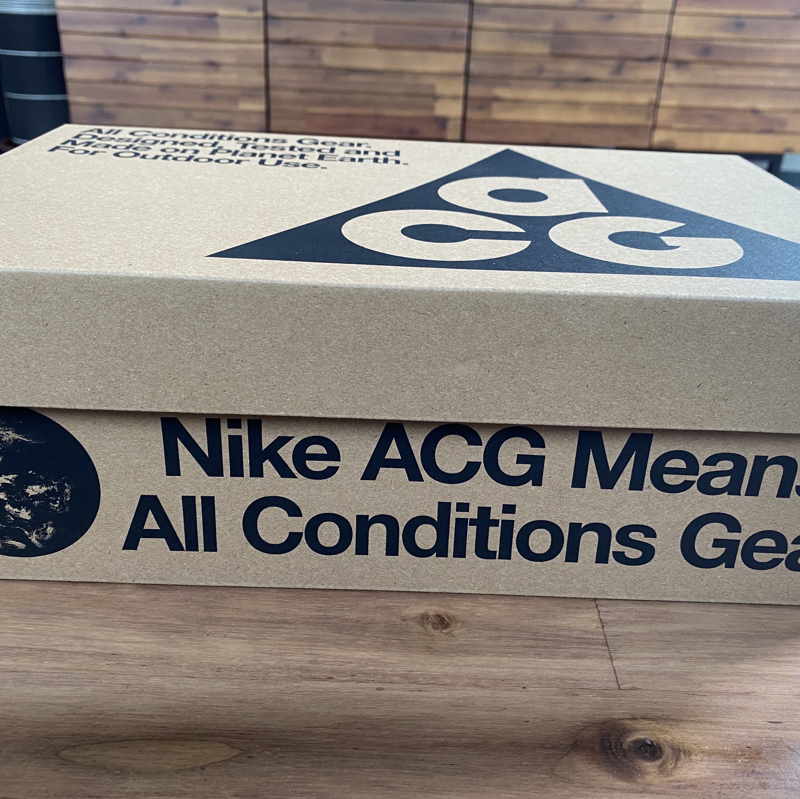 Nike ACG Air Nasu Gore-Tex Khaki Golden Beige 착용 스타일 - 2