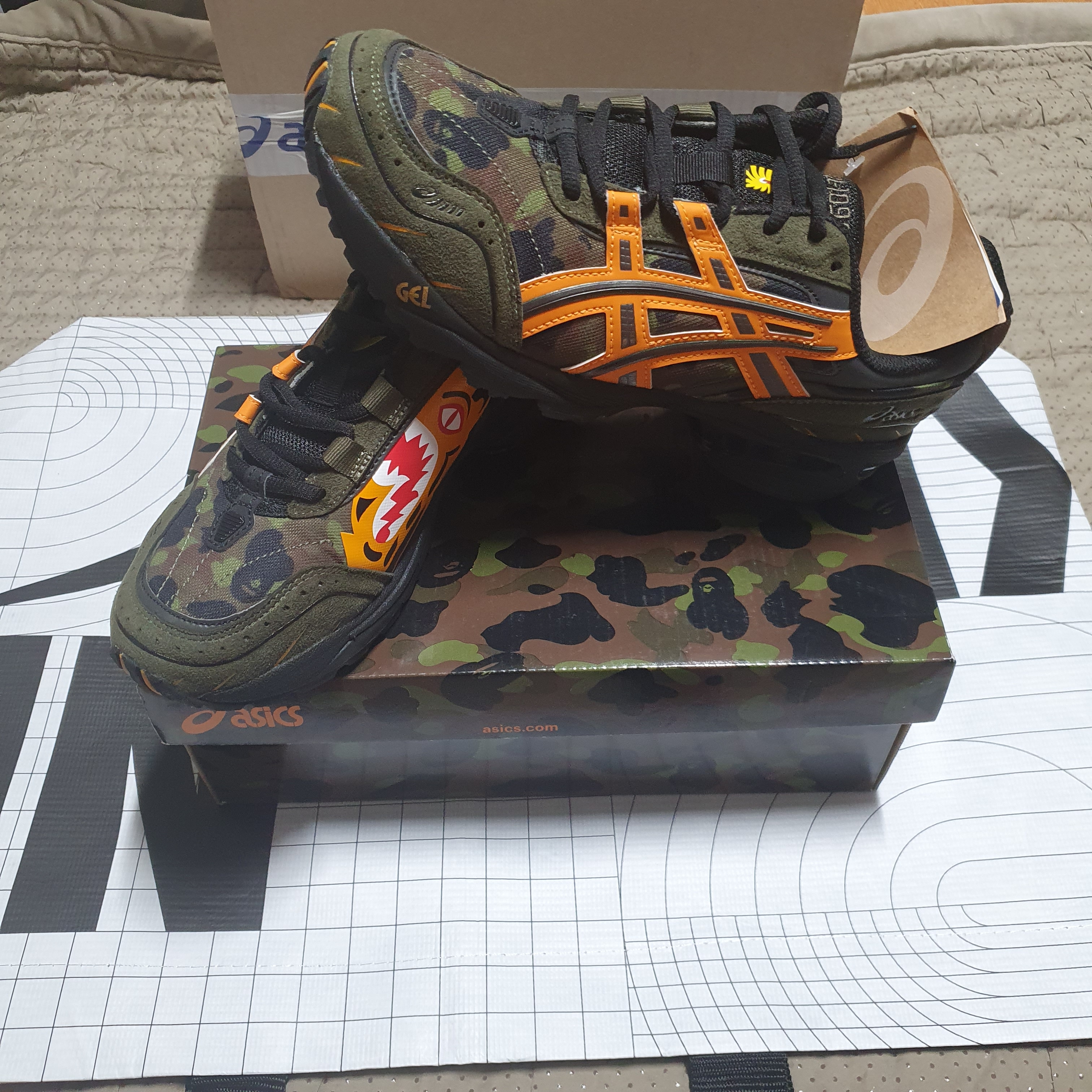 Asics x BAPE Gel-1090 Tiger Camo 착용 스타일 - 1