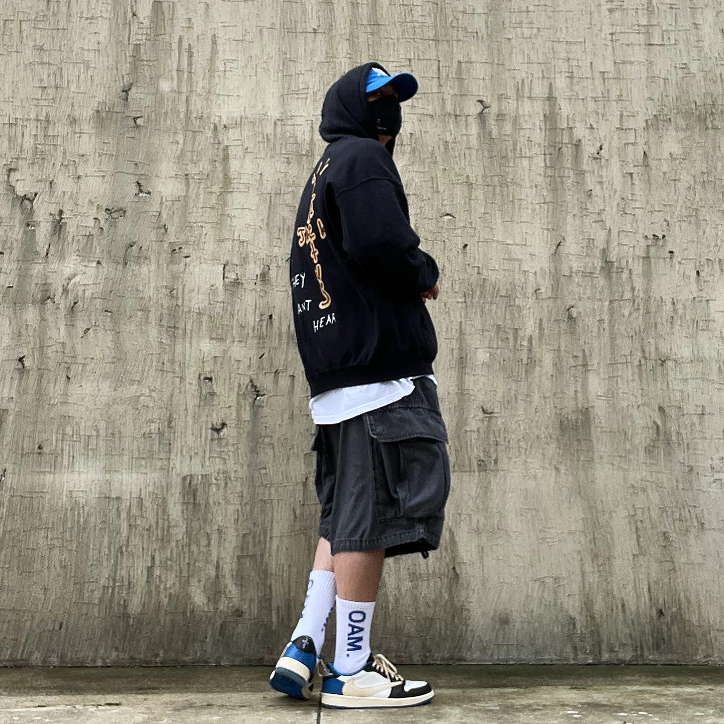 Jordan 1 x Travis Scott x Fragment Retro Low OG SP Military Blue 착용 스타일 - 1