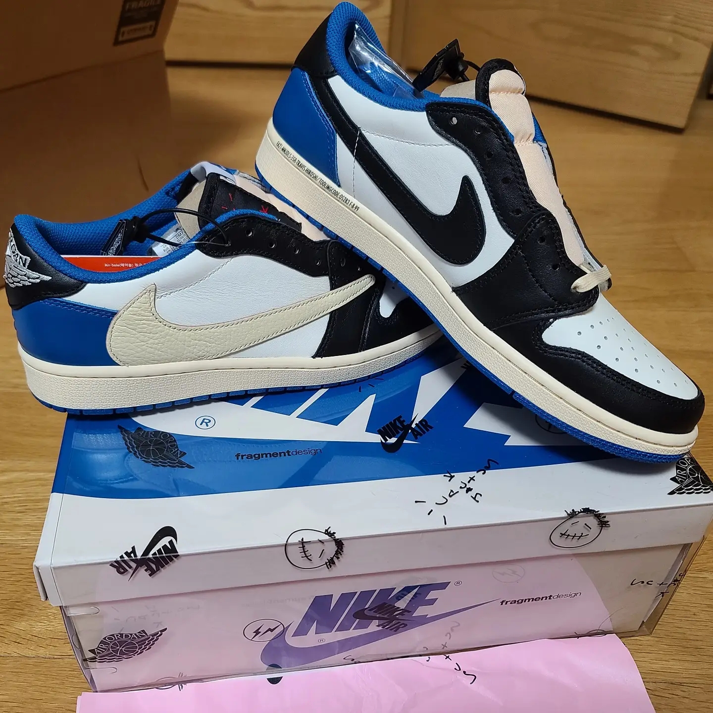 Jordan 1 x Travis Scott x Fragment Retro Low OG SP Military Blue 착용 스타일 - 2