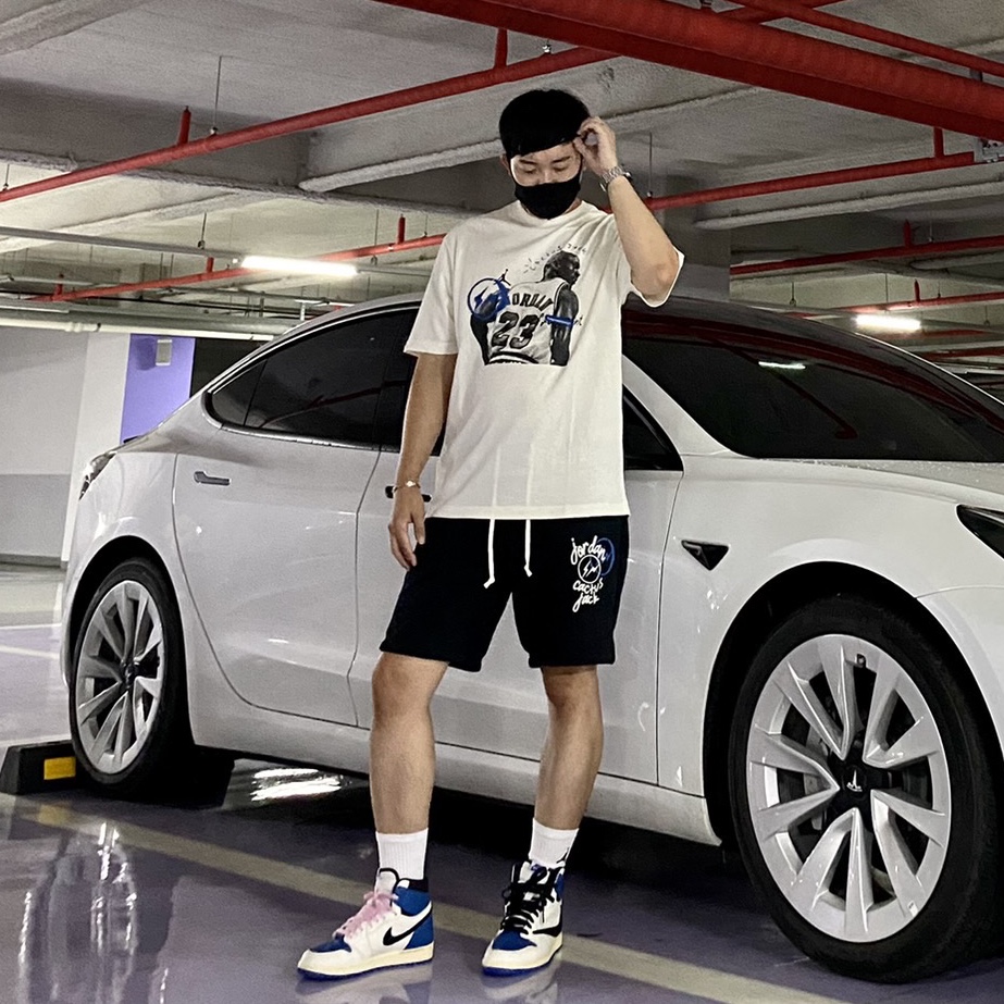 Jordan x Travis Scott x Fragment T-Shirt Sail (DJ0619-133), Jordan x Travis Scott x Fragment Shorts Black (DJ0617-010) 착용 스타일