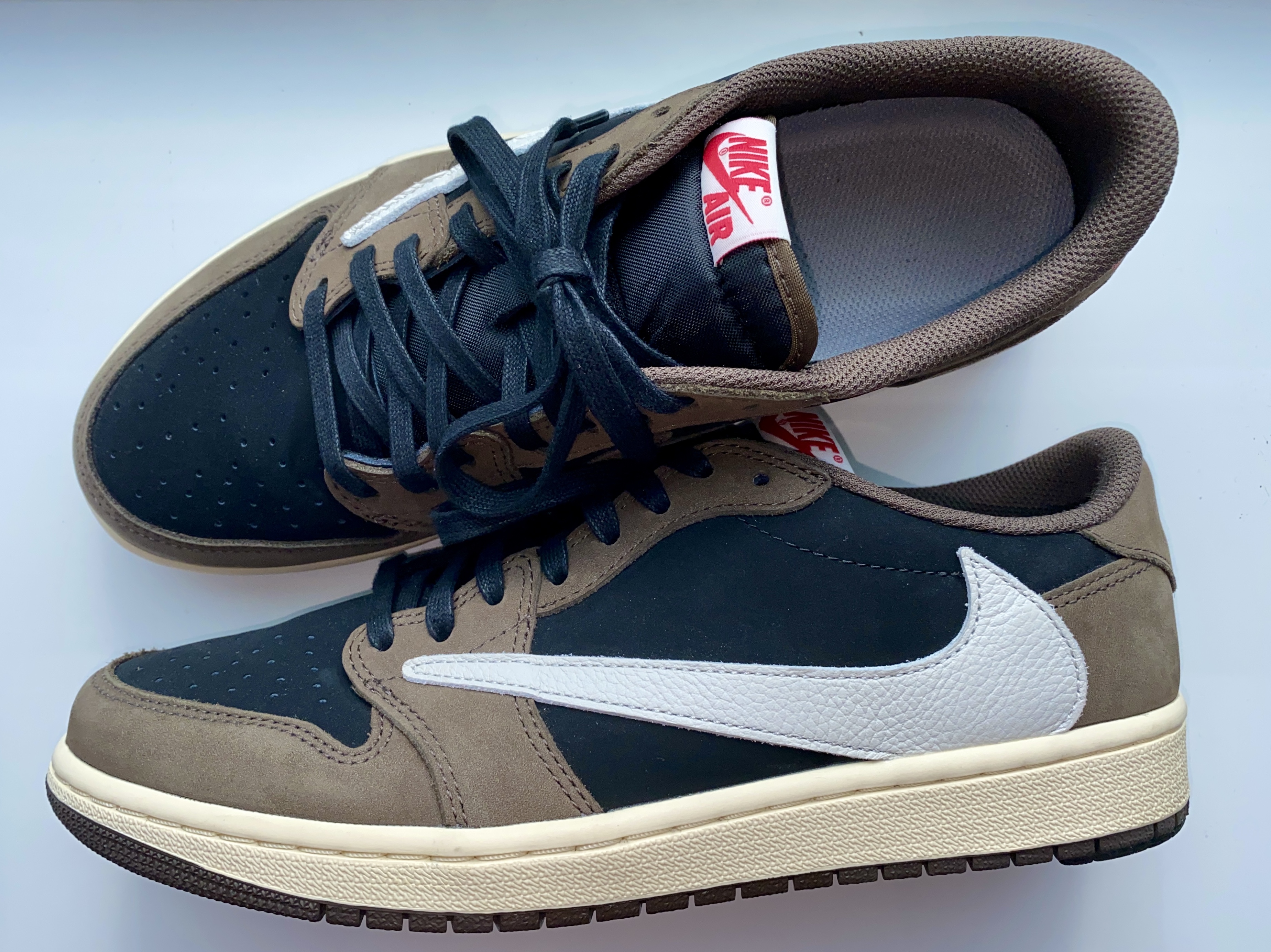 Jordan 1 x Travis Scott Retro Low OG SP Mocha, Jordan 1 x Travis Scott Retro High OG SP Mocha 착용 스타일 - 1