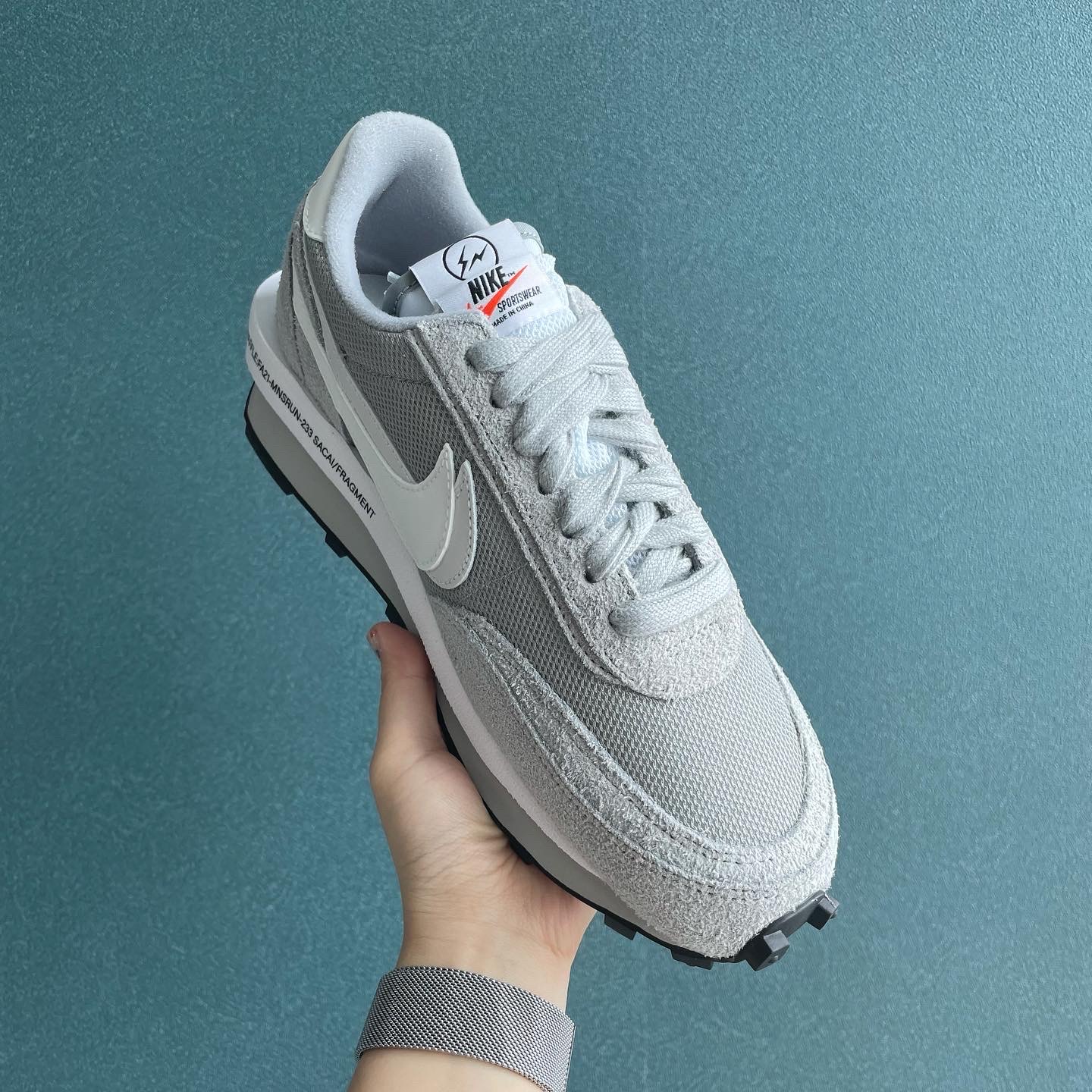 Nike x Sacai x Fragment LDWaffle Light Smoke Grey 착용 스타일 - 1