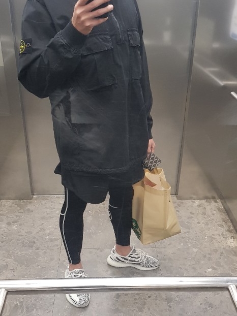Adidas Yeezy Boost 350 V2 Zebra 2017/2019/2020, Nike x Off-White NRG RU Pro Tights Black 착용 스타일