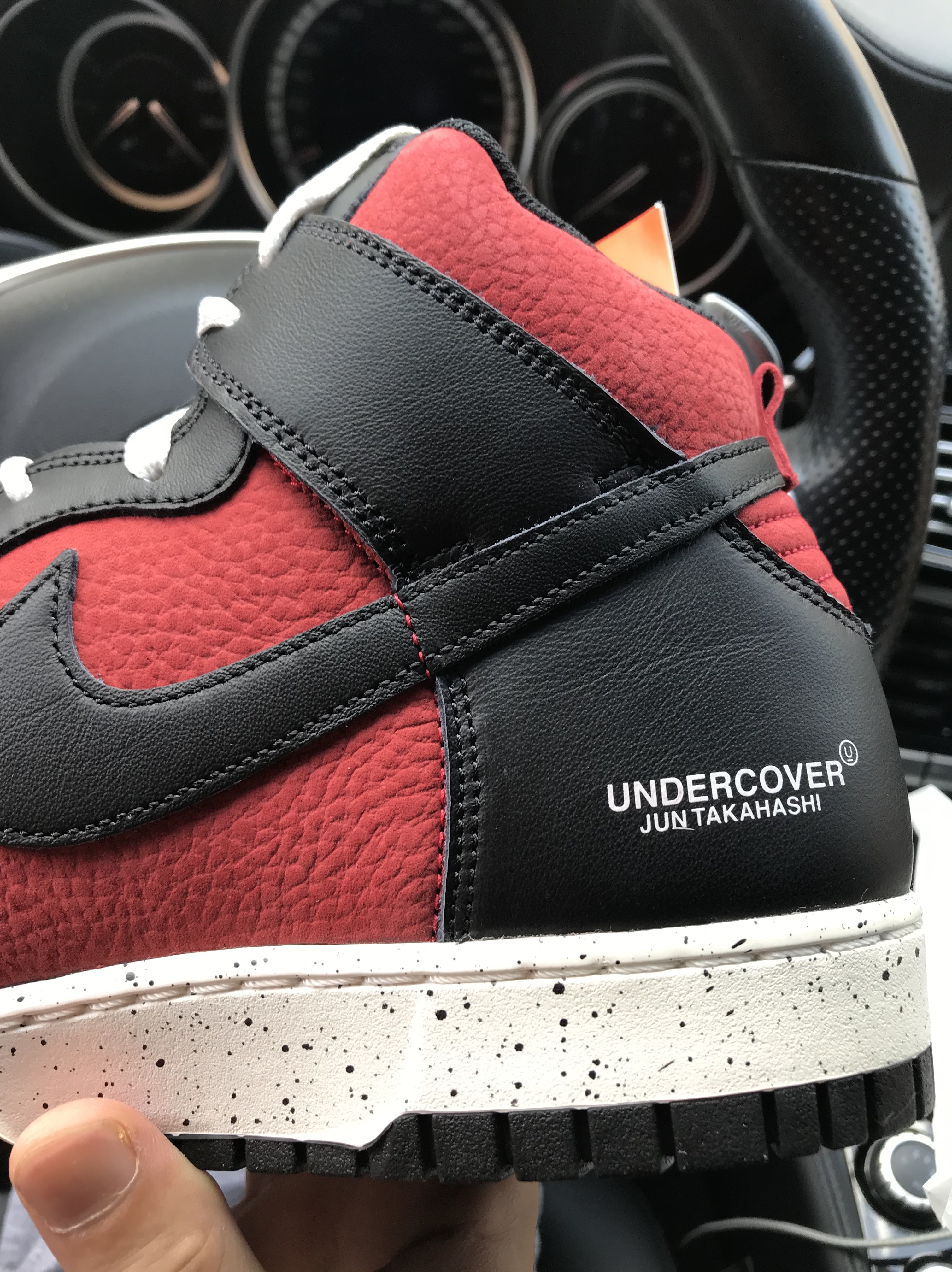 Nike x Undercover Dunk High 1985 Gym Red 착용 스타일 - 3