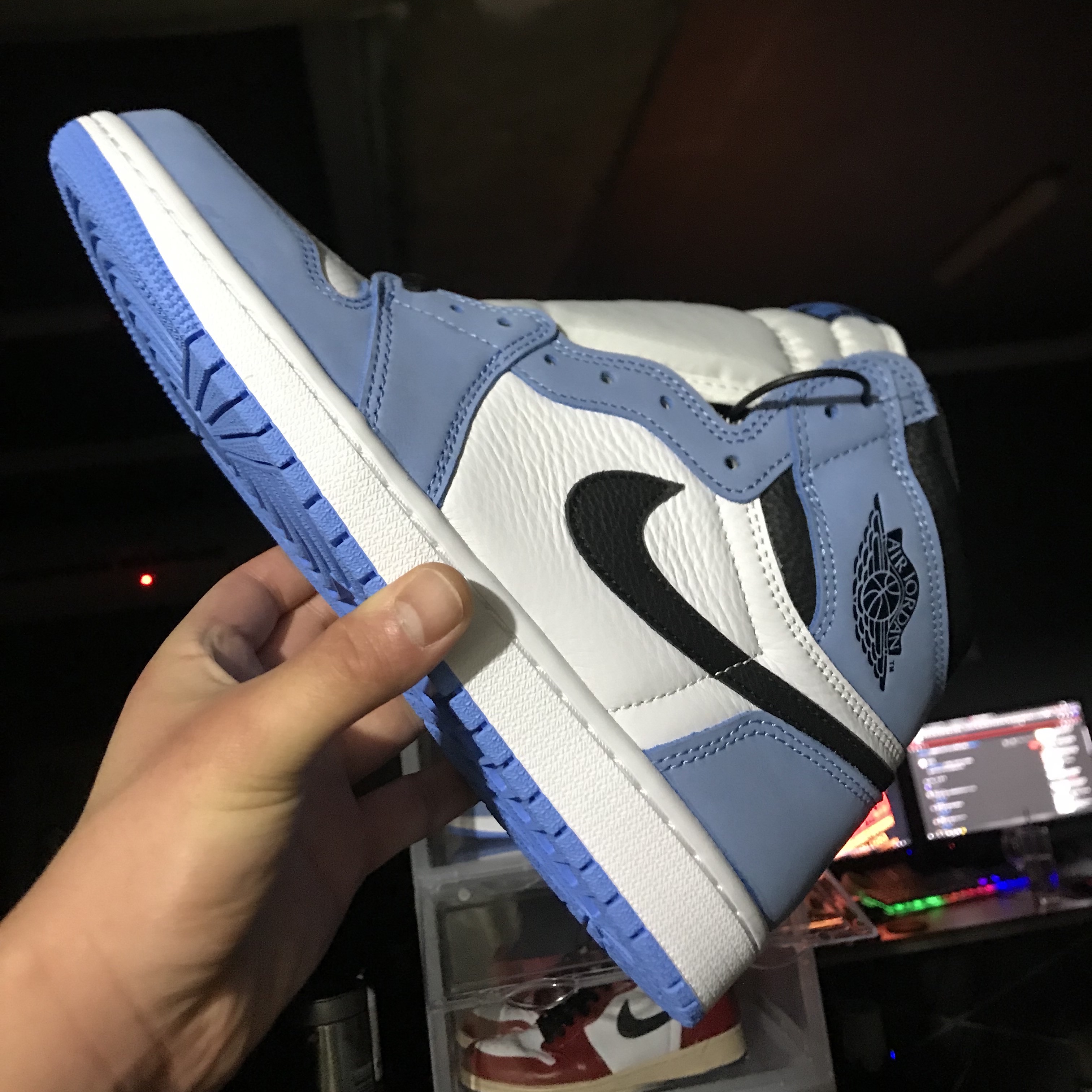 Jordan 1 Retro High OG University Blue 착용 스타일 - 2