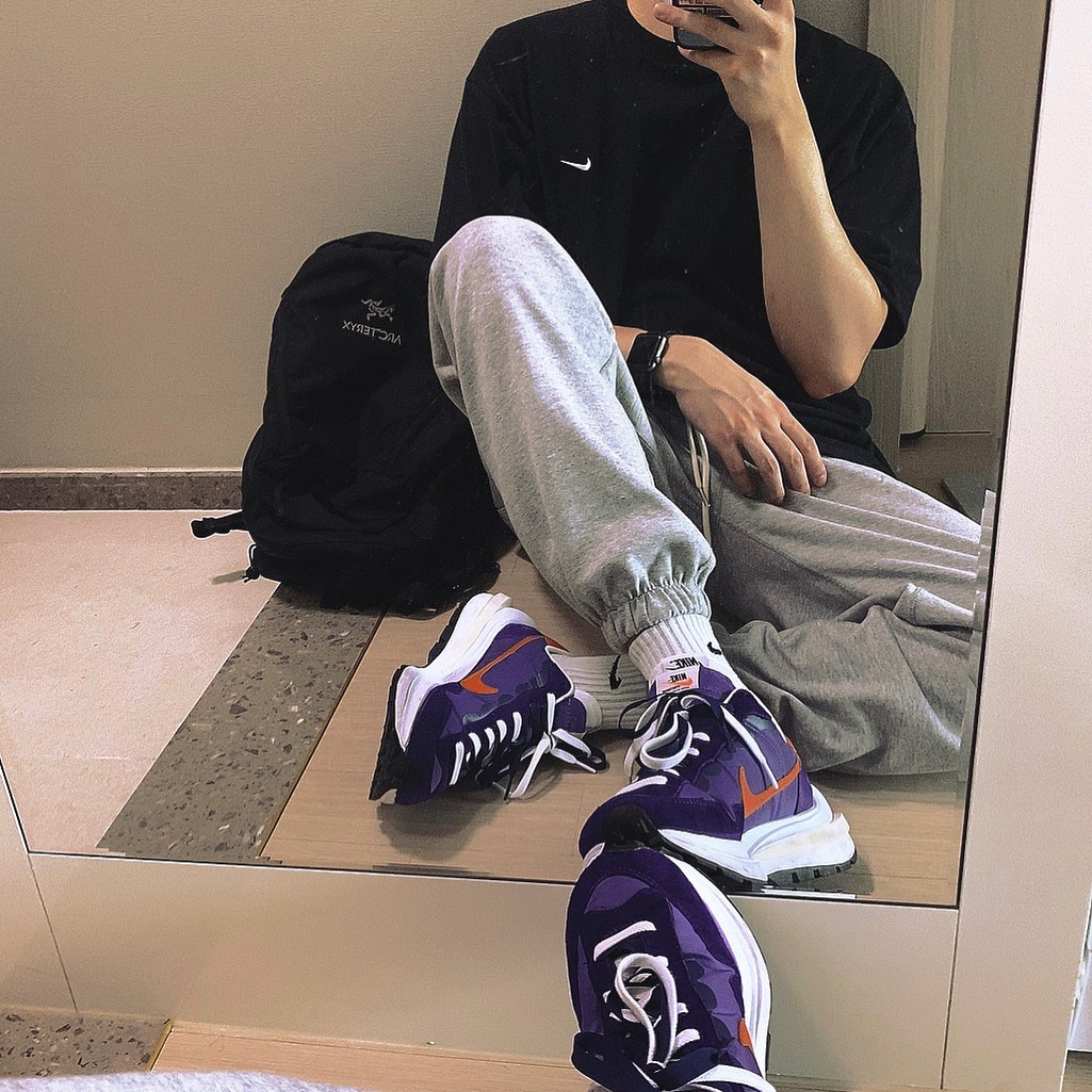 Nike x Sacai VaporWaffle Dark Iris, Nike NRG Solo Swoosh T-Shirt Black - US/EU 착용 스타일
