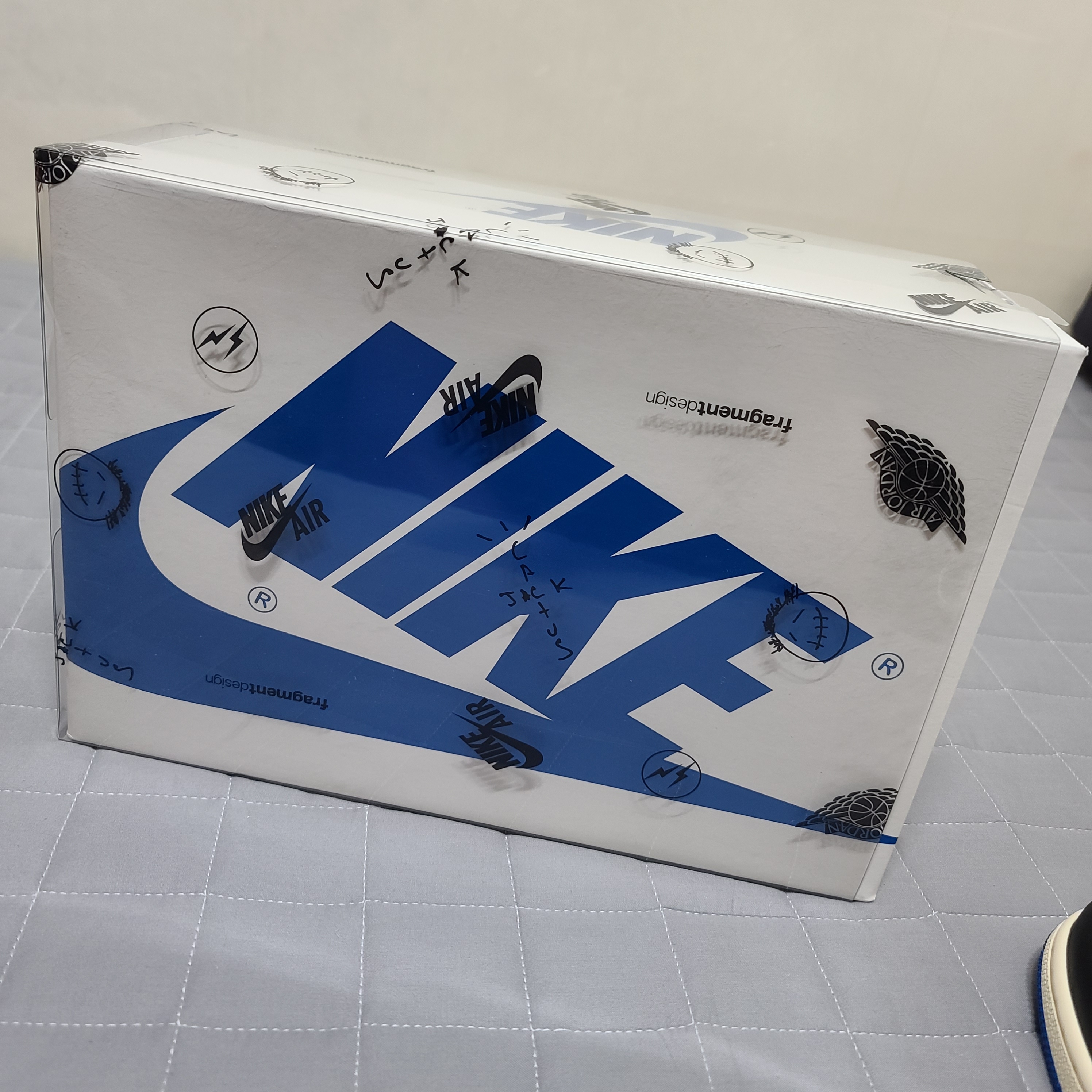 Jordan 1 x Travis Scott x Fragment Retro Low OG SP Military Blue 착용 스타일 - 5