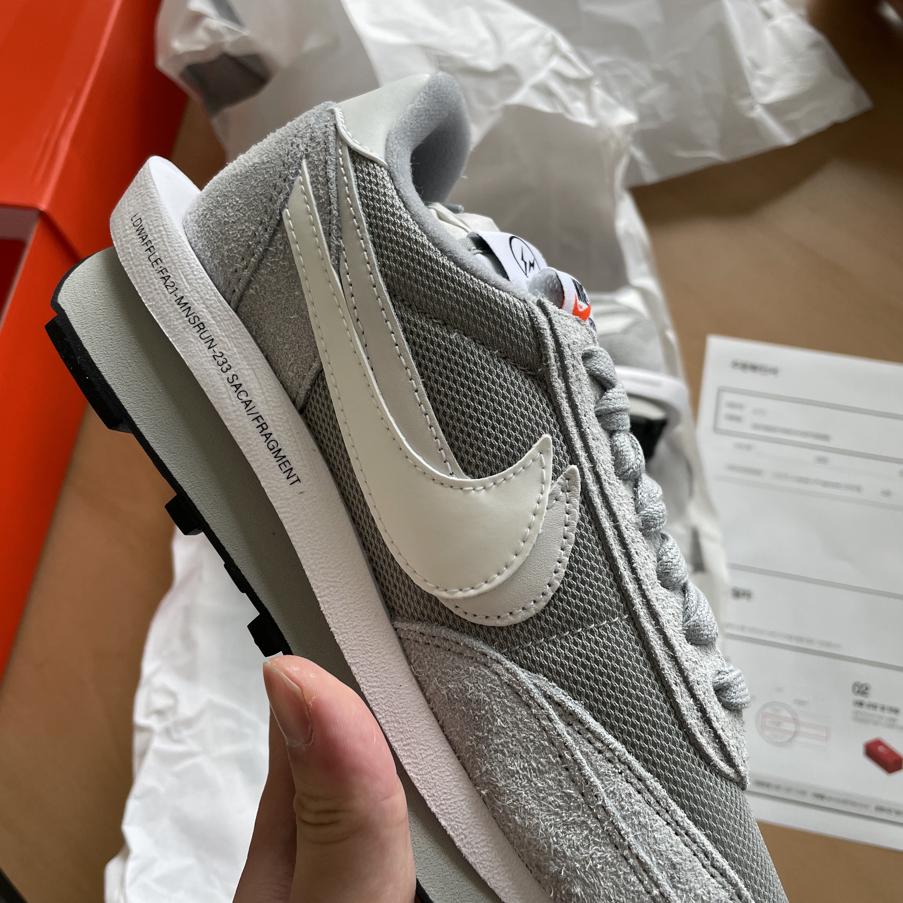 Nike x Sacai x Fragment LDWaffle Light Smoke Grey 착용 스타일 - 1