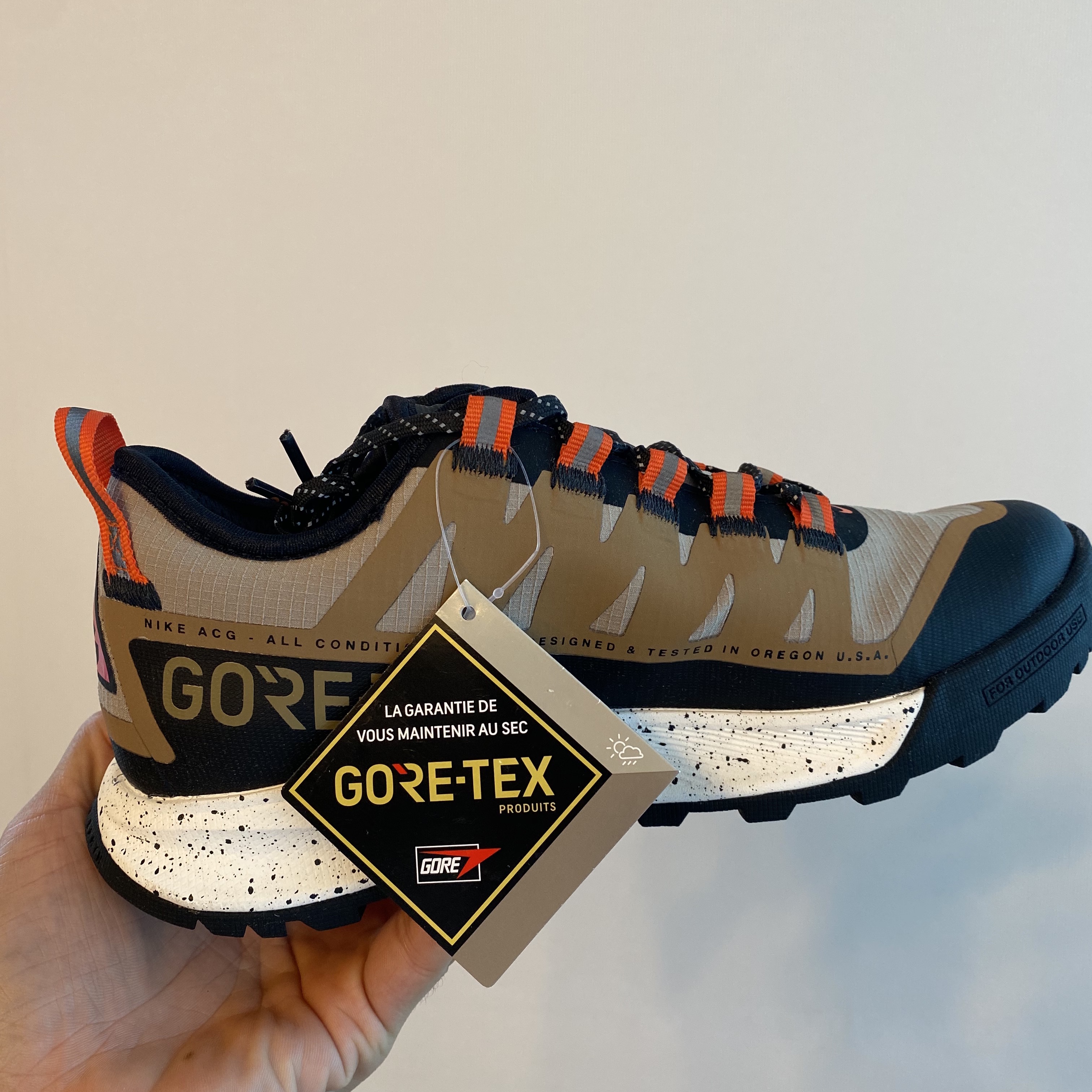 Nike ACG Air Nasu Gore-Tex Khaki Golden Beige 착용 스타일 - 4