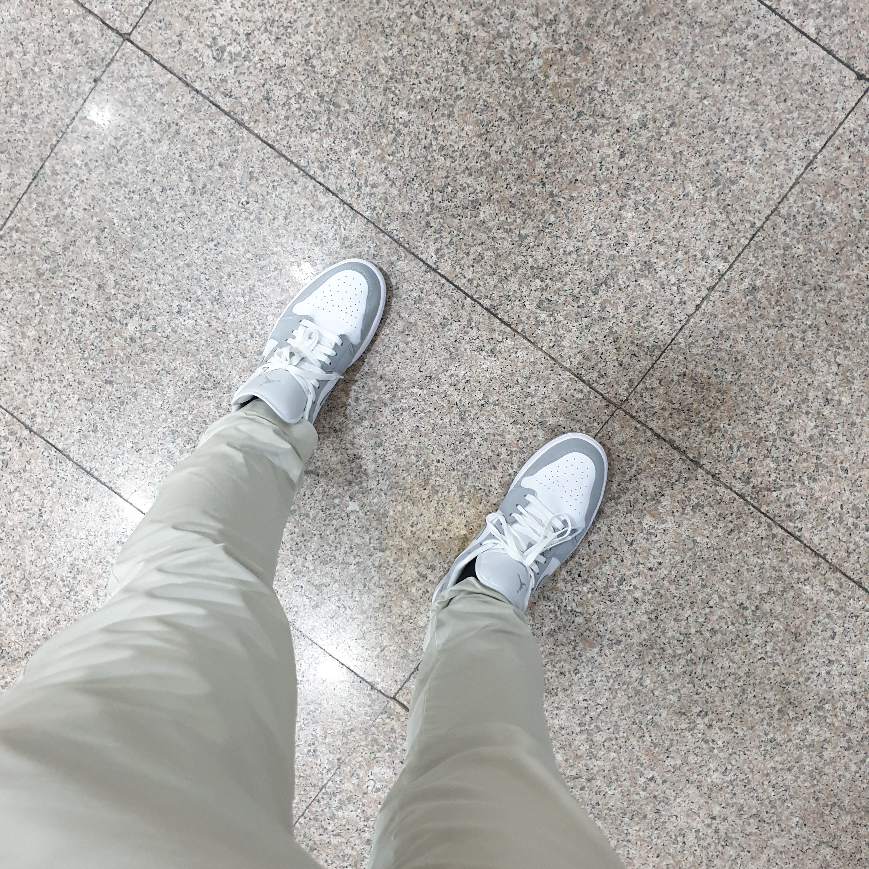 (W) Jordan 1 Low White Wolf Grey 착용 스타일 - 2