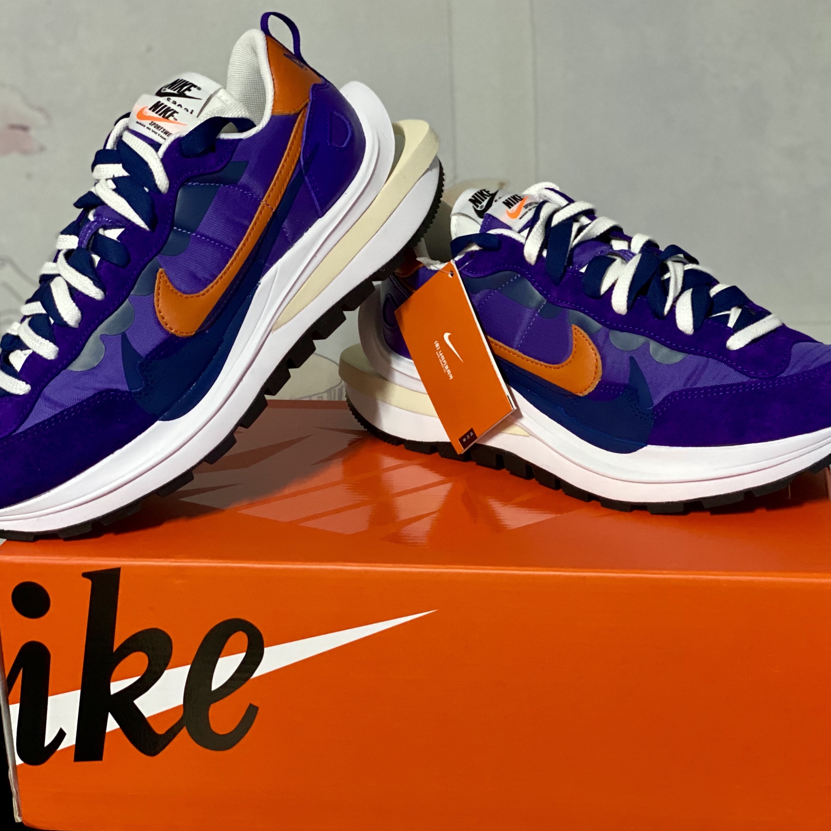 Nike x Sacai VaporWaffle Dark Iris 착용 스타일 - 3
